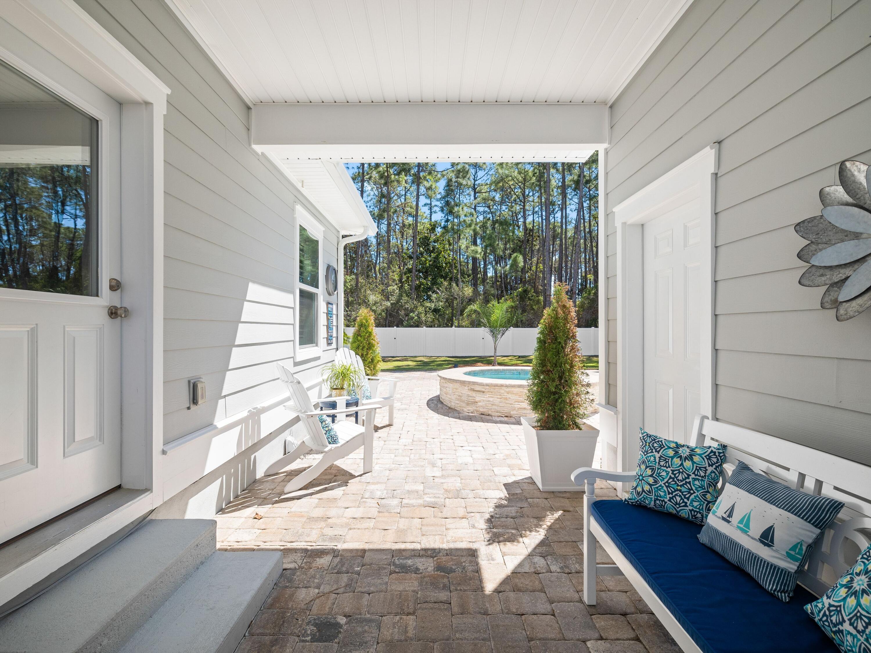 PELICAN BAY - Residential