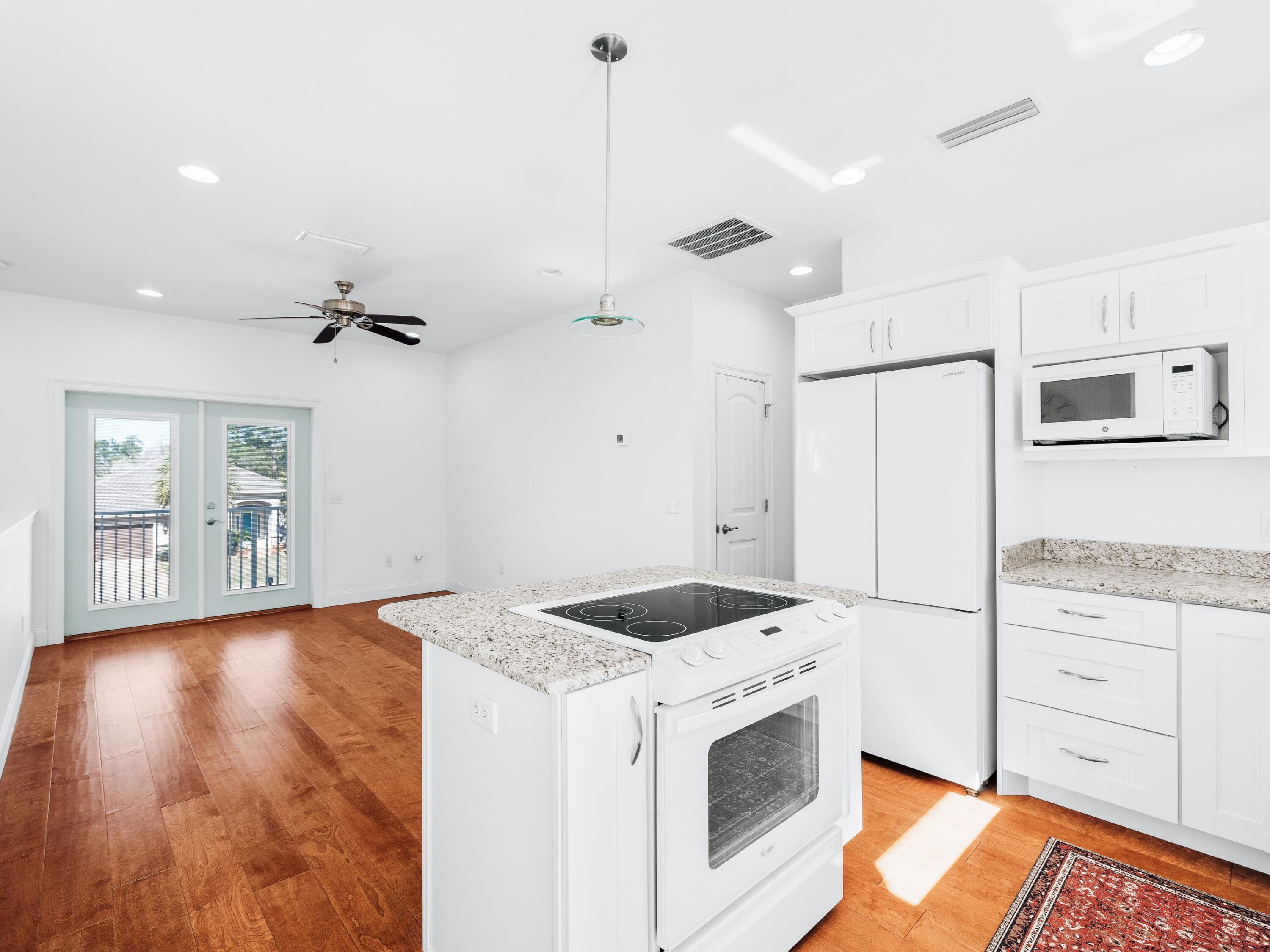 PELICAN BAY - Residential