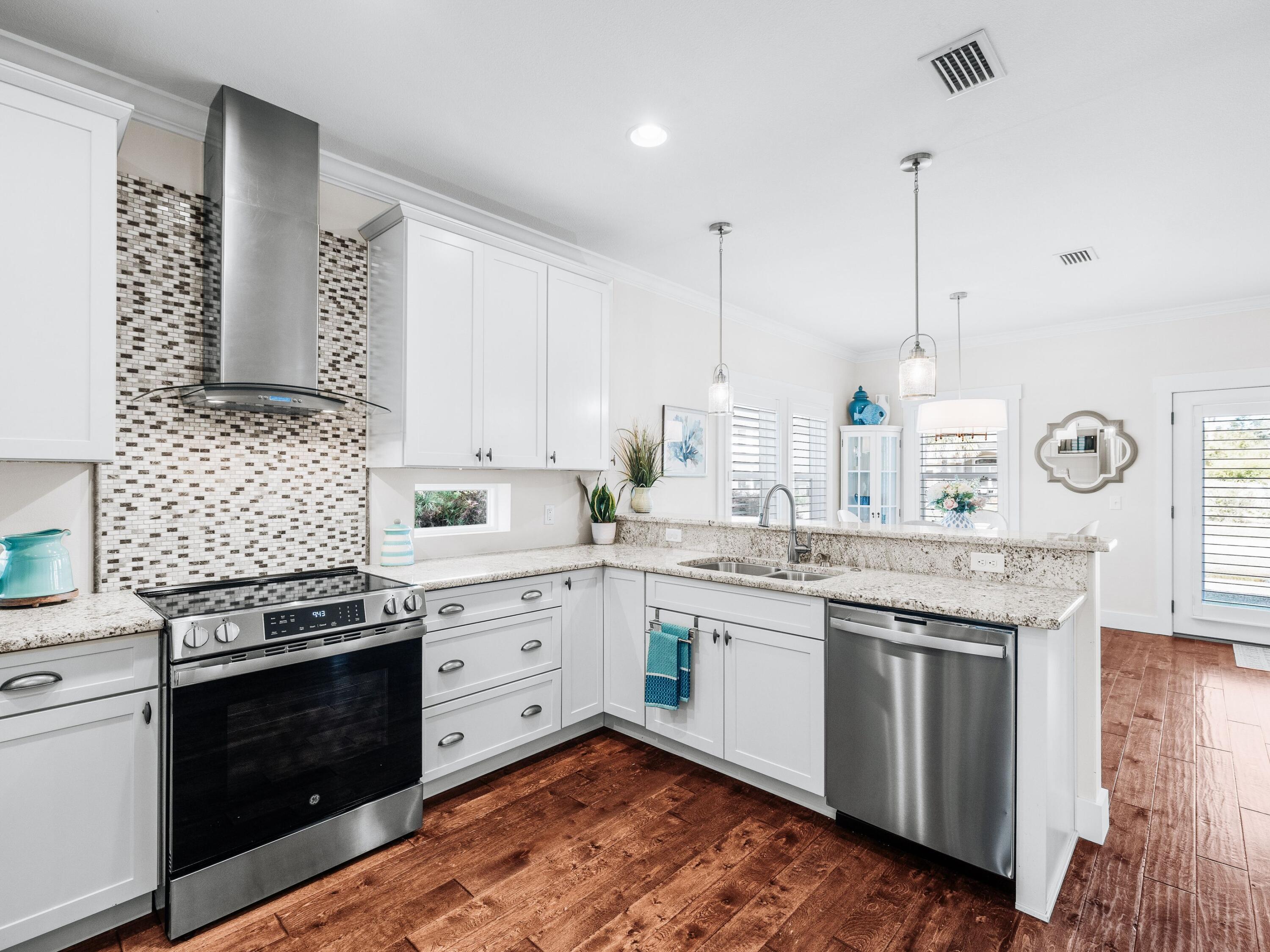 PELICAN BAY - Residential