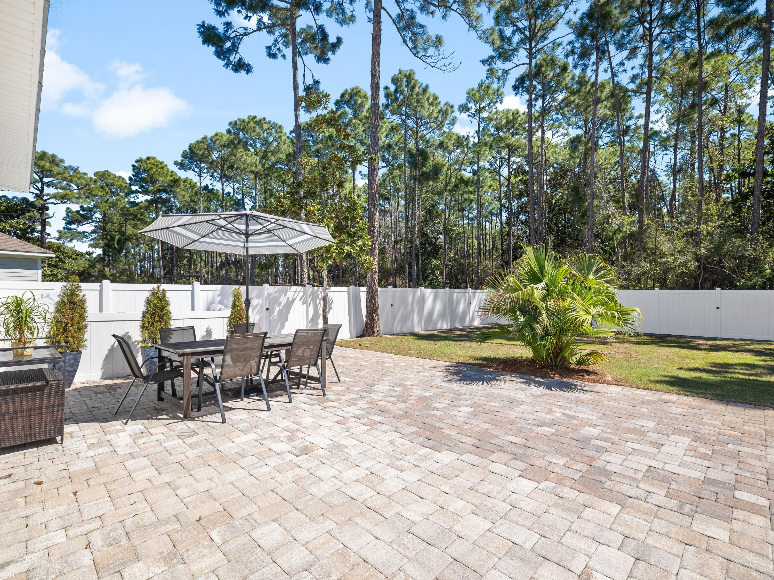 PELICAN BAY - Residential