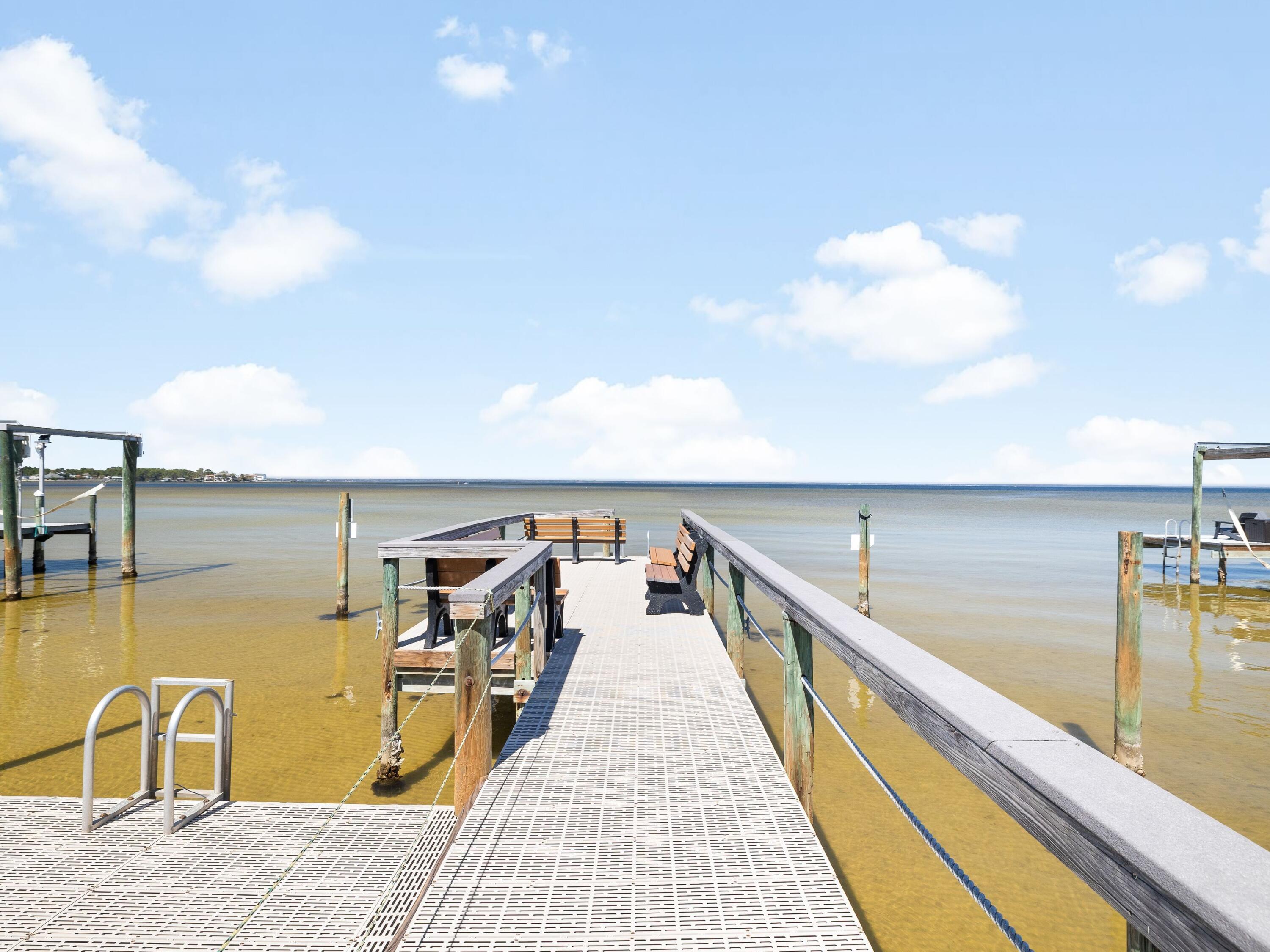 PELICAN BAY - Residential