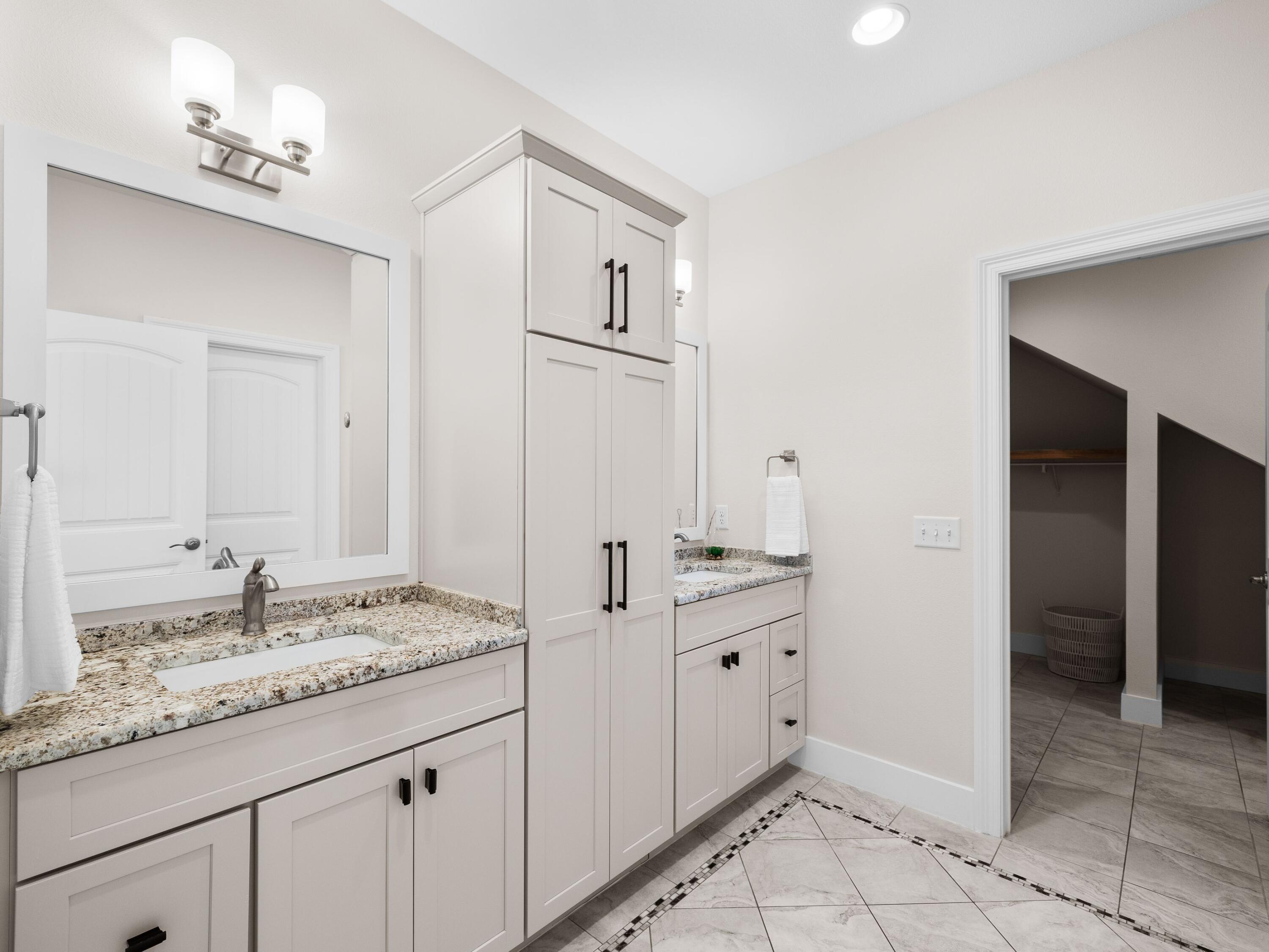 PELICAN BAY - Residential