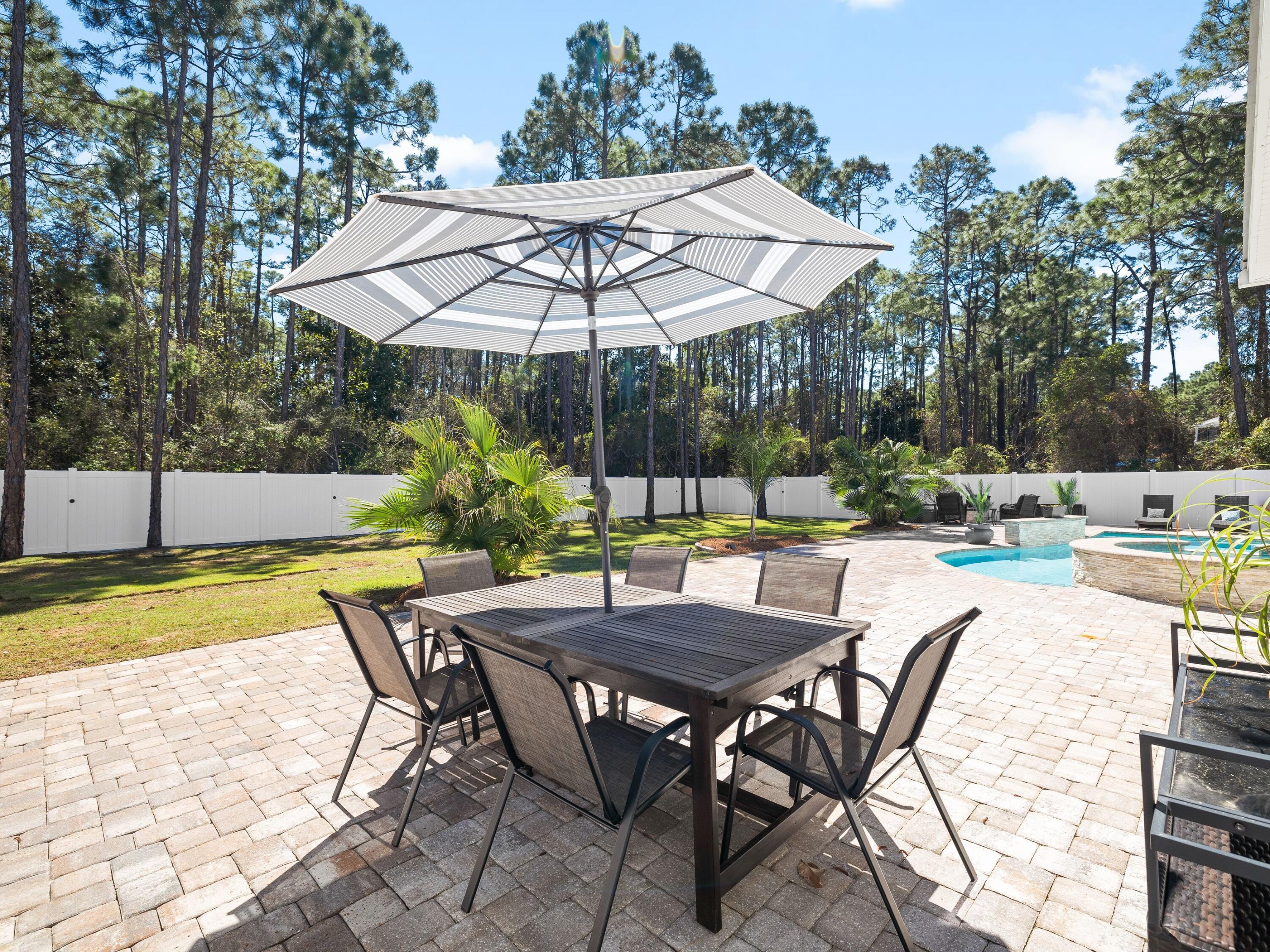 PELICAN BAY - Residential
