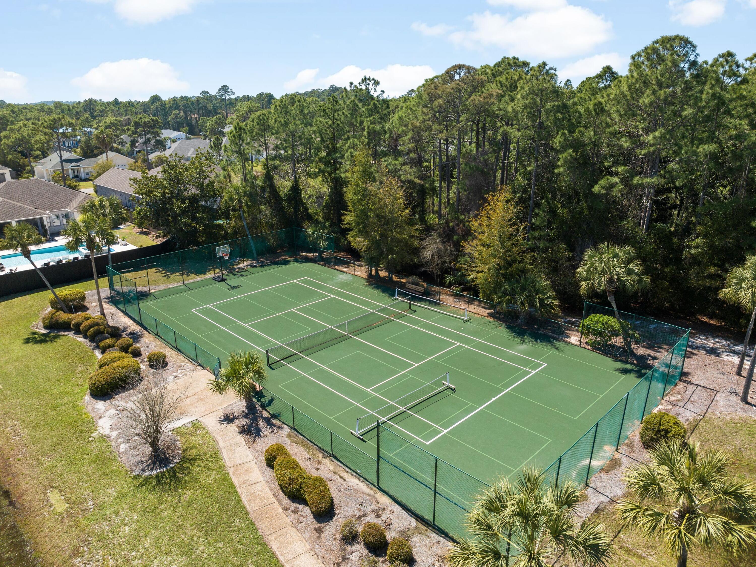 PELICAN BAY - Residential