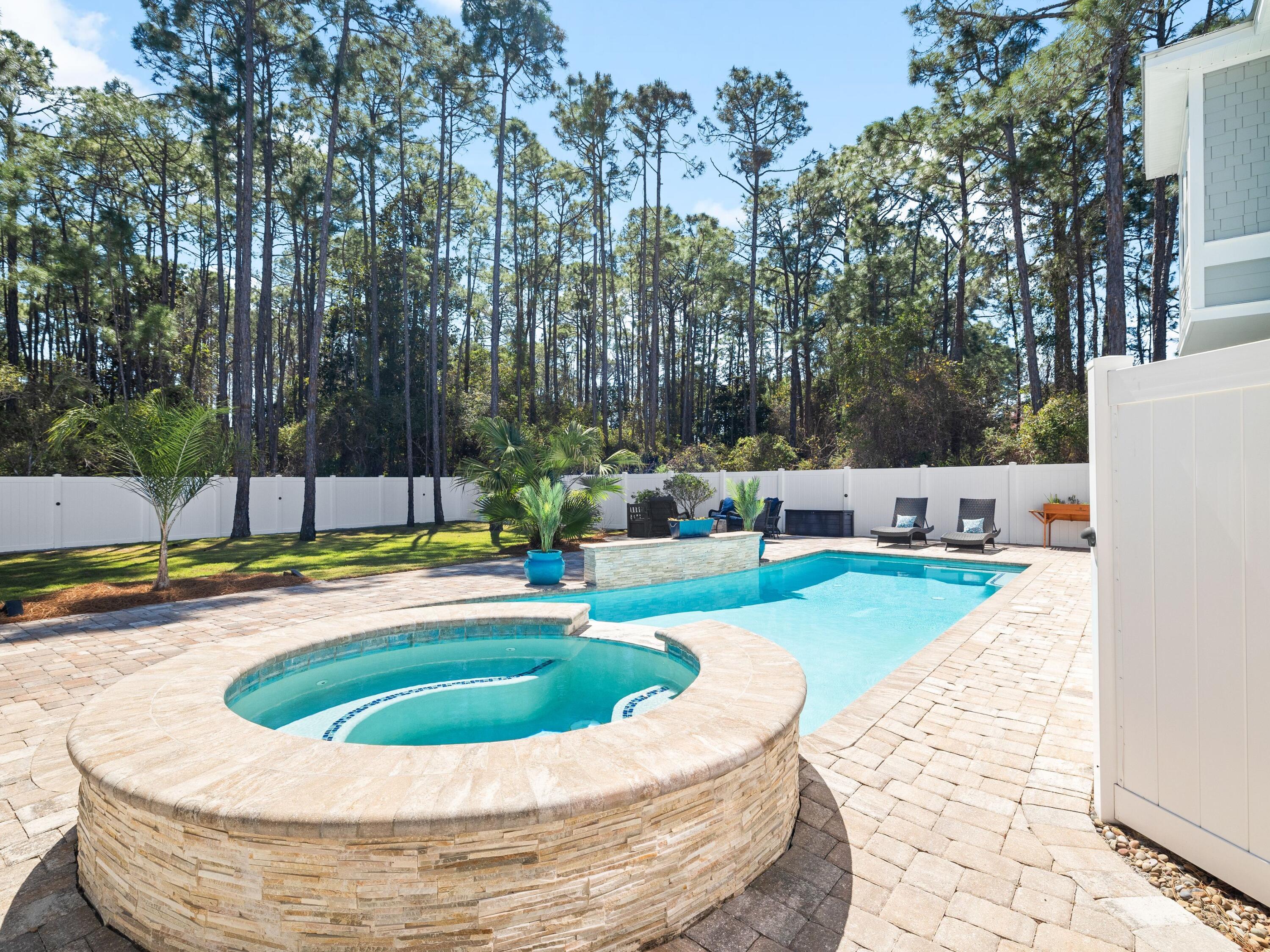 PELICAN BAY - Residential