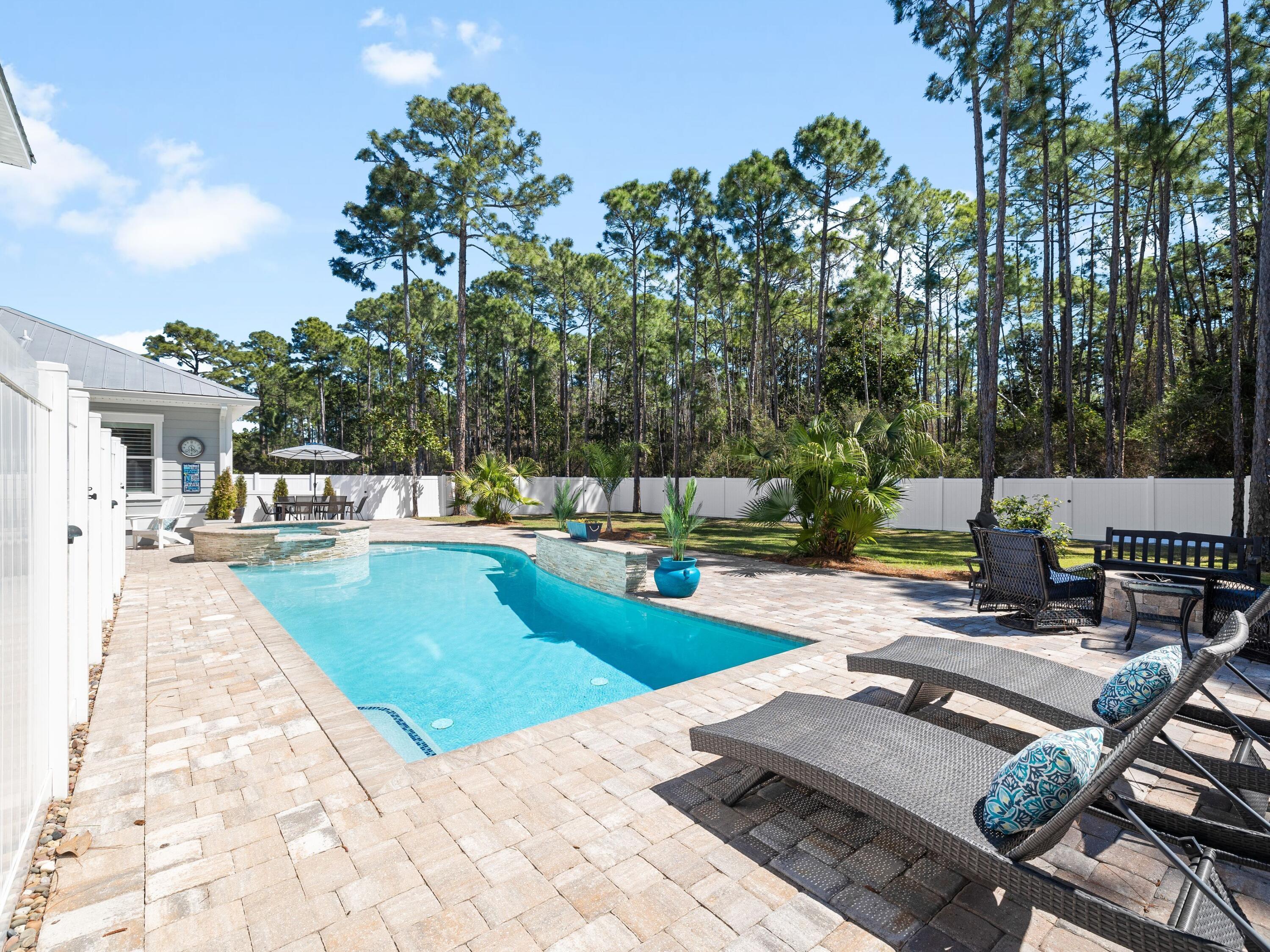 PELICAN BAY - Residential