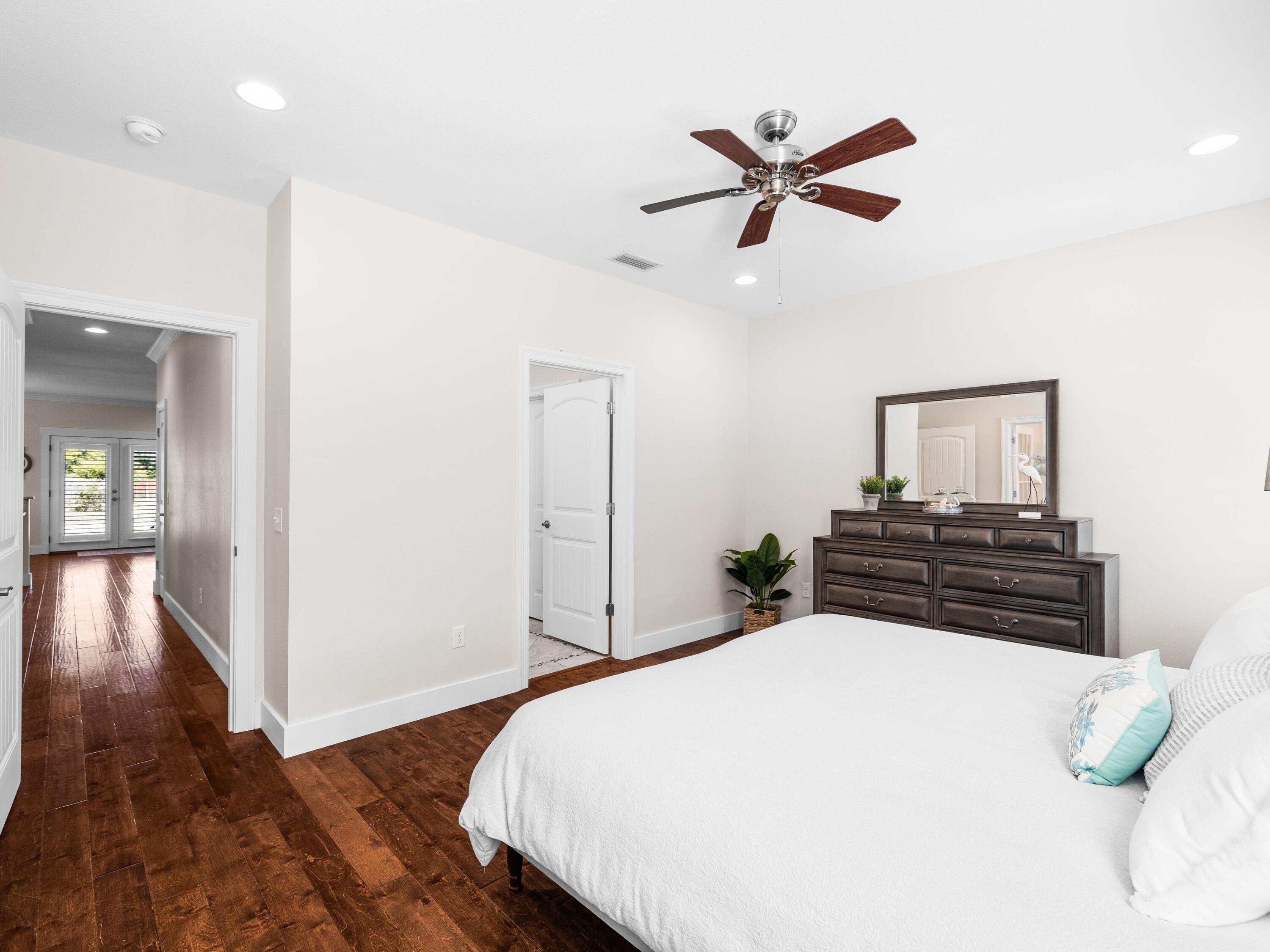 PELICAN BAY - Residential