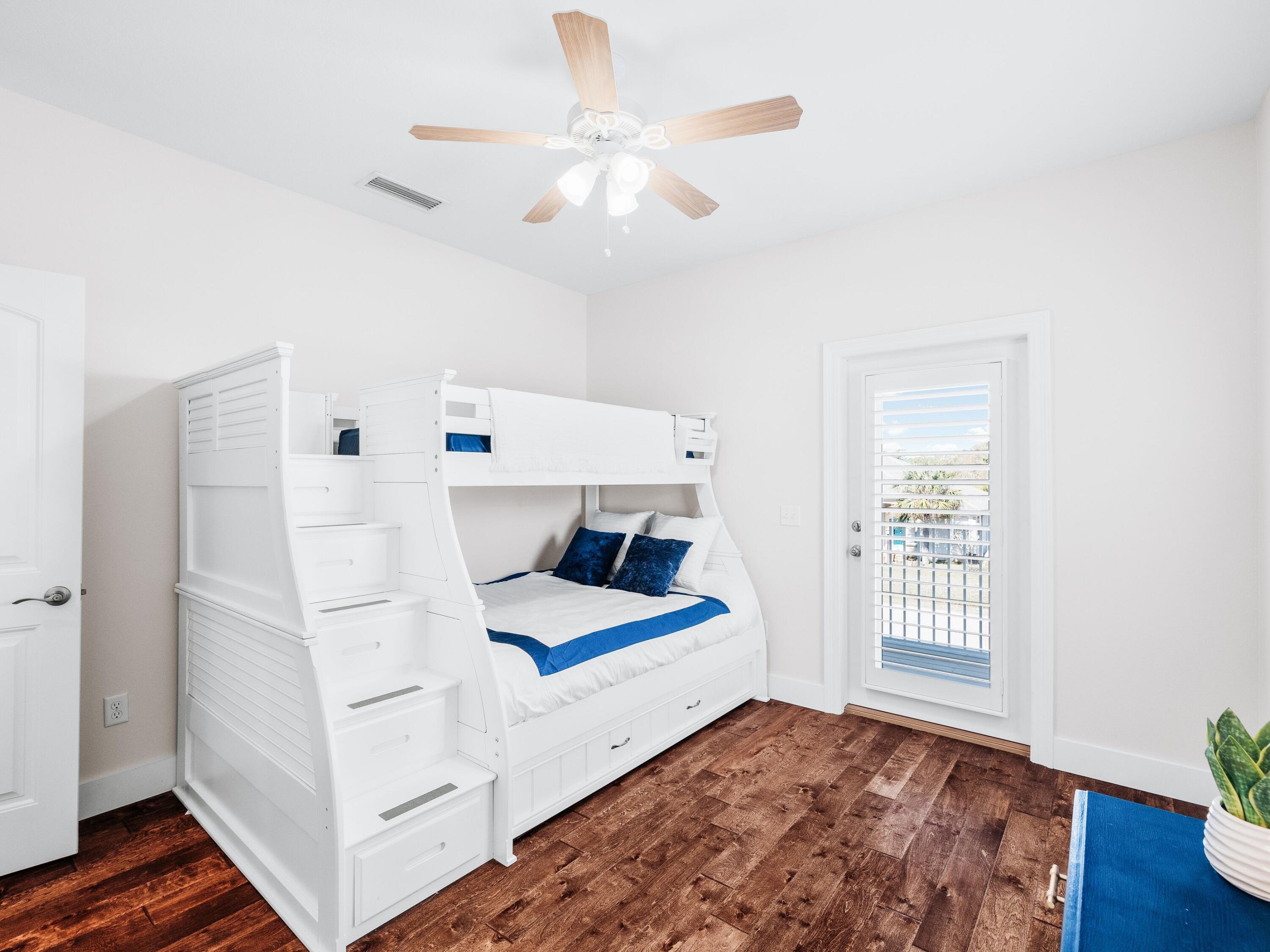 PELICAN BAY - Residential