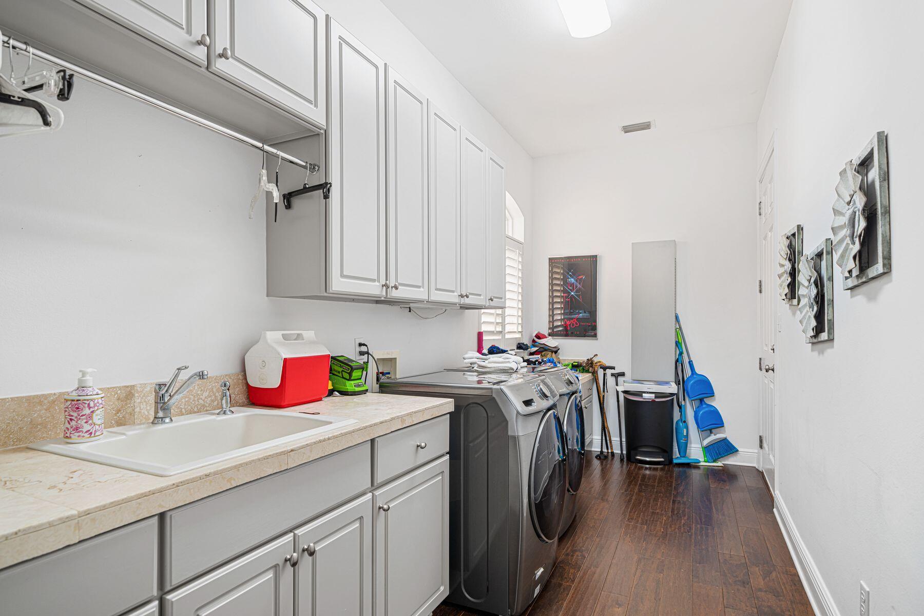 ISLAND GREEN - Residential