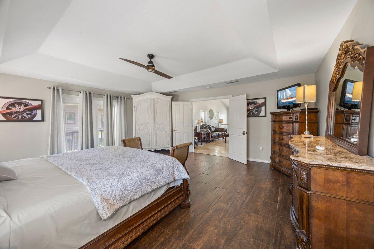 BISCAYNE POINTE - Residential