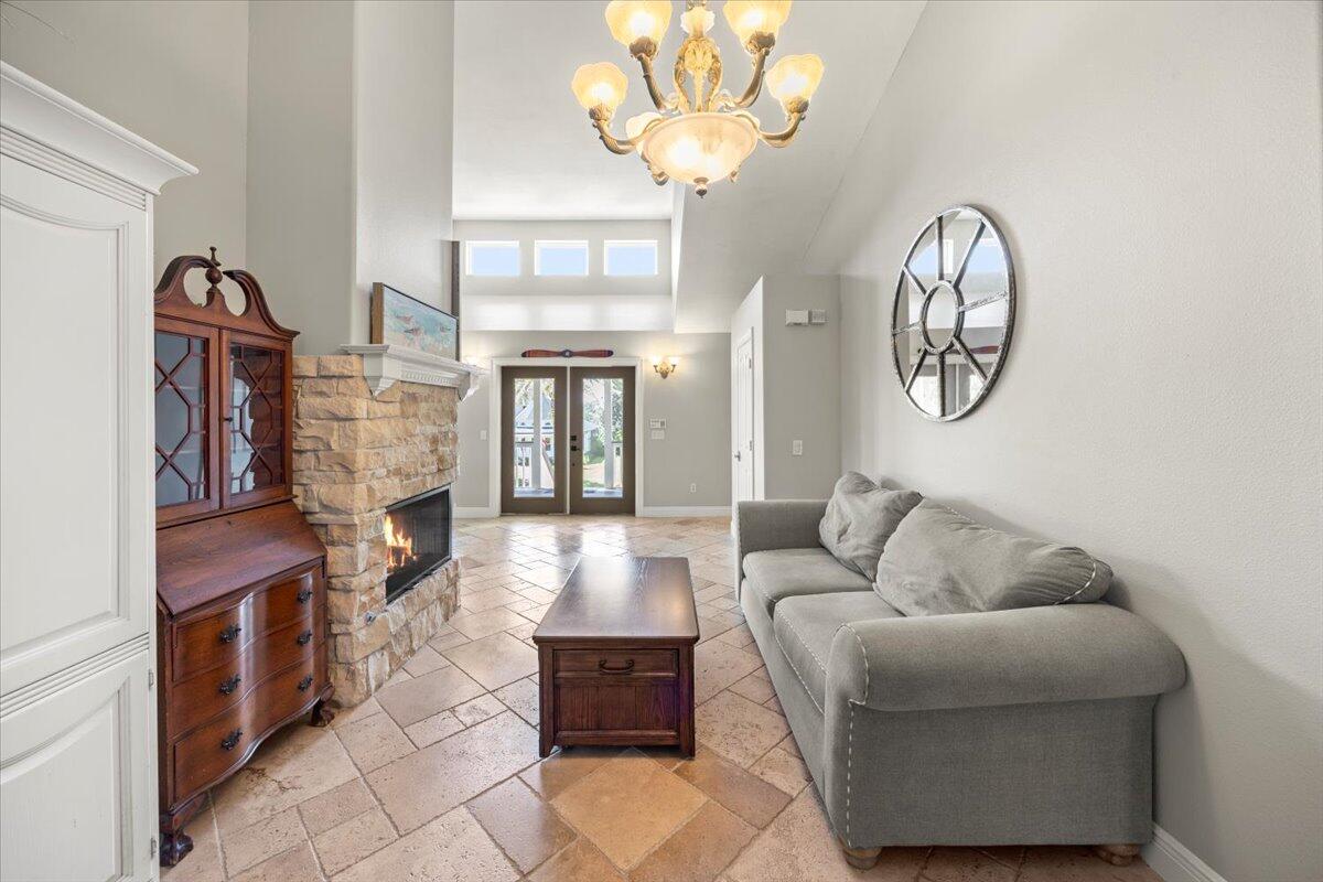 BISCAYNE POINTE - Residential