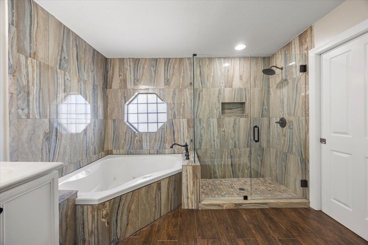 BISCAYNE POINTE - Residential