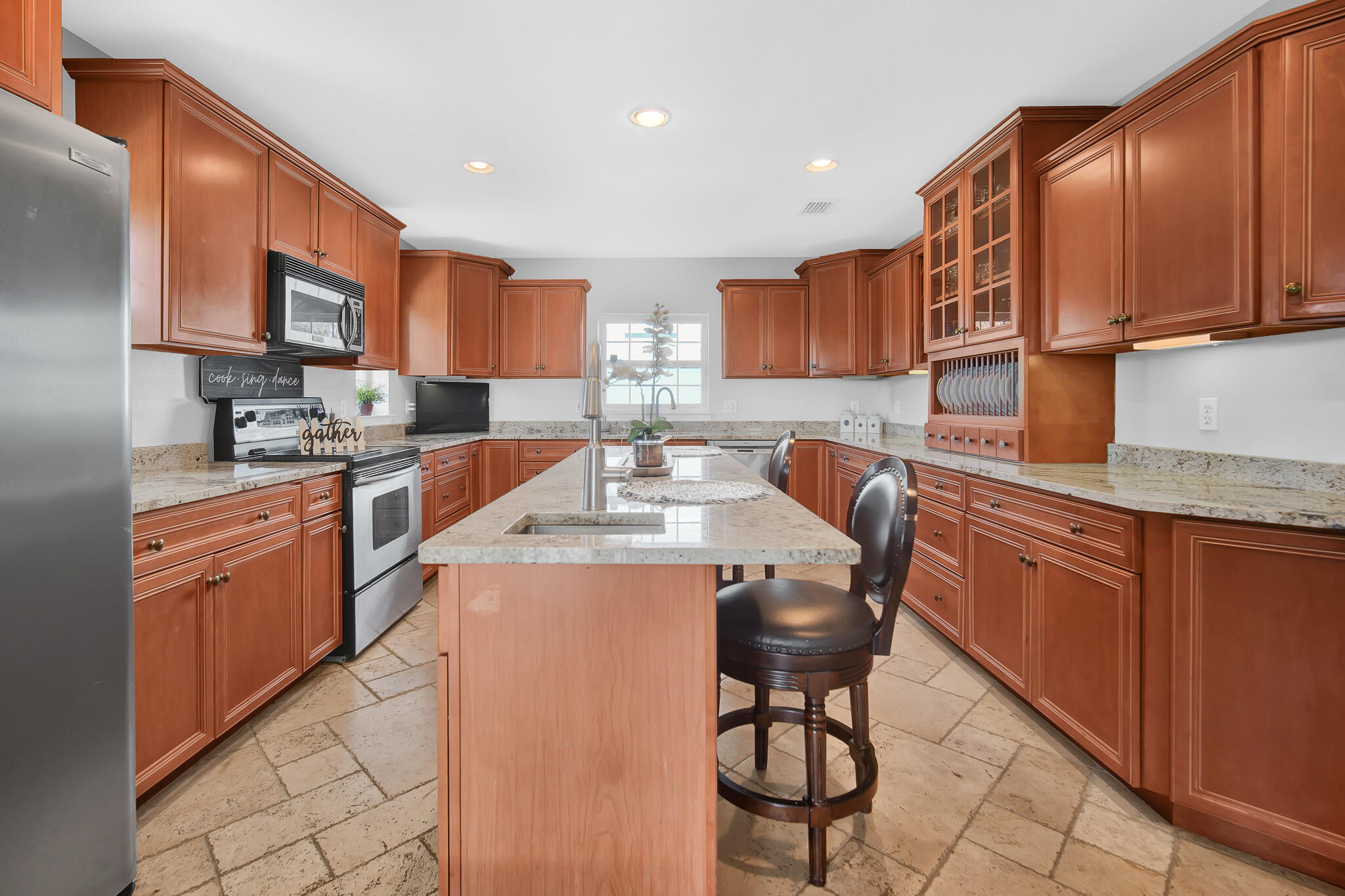 BISCAYNE POINTE - Residential