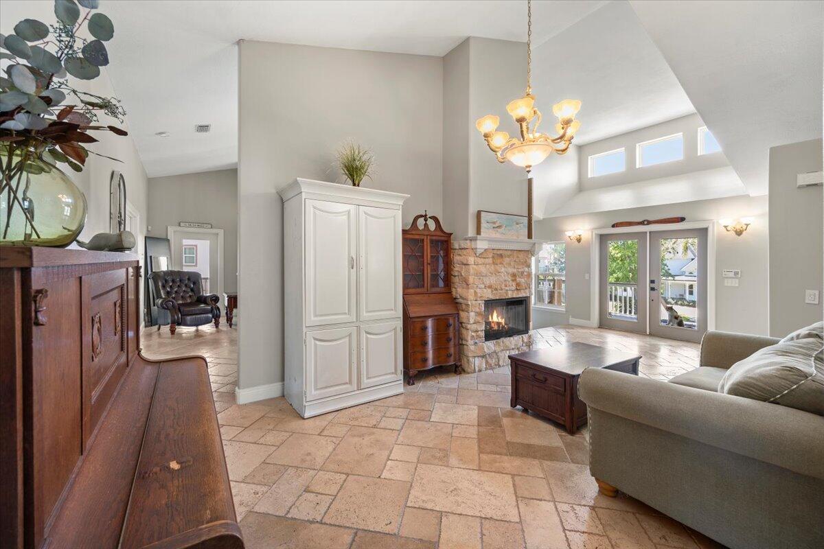 BISCAYNE POINTE - Residential