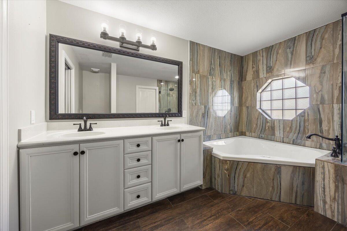 BISCAYNE POINTE - Residential