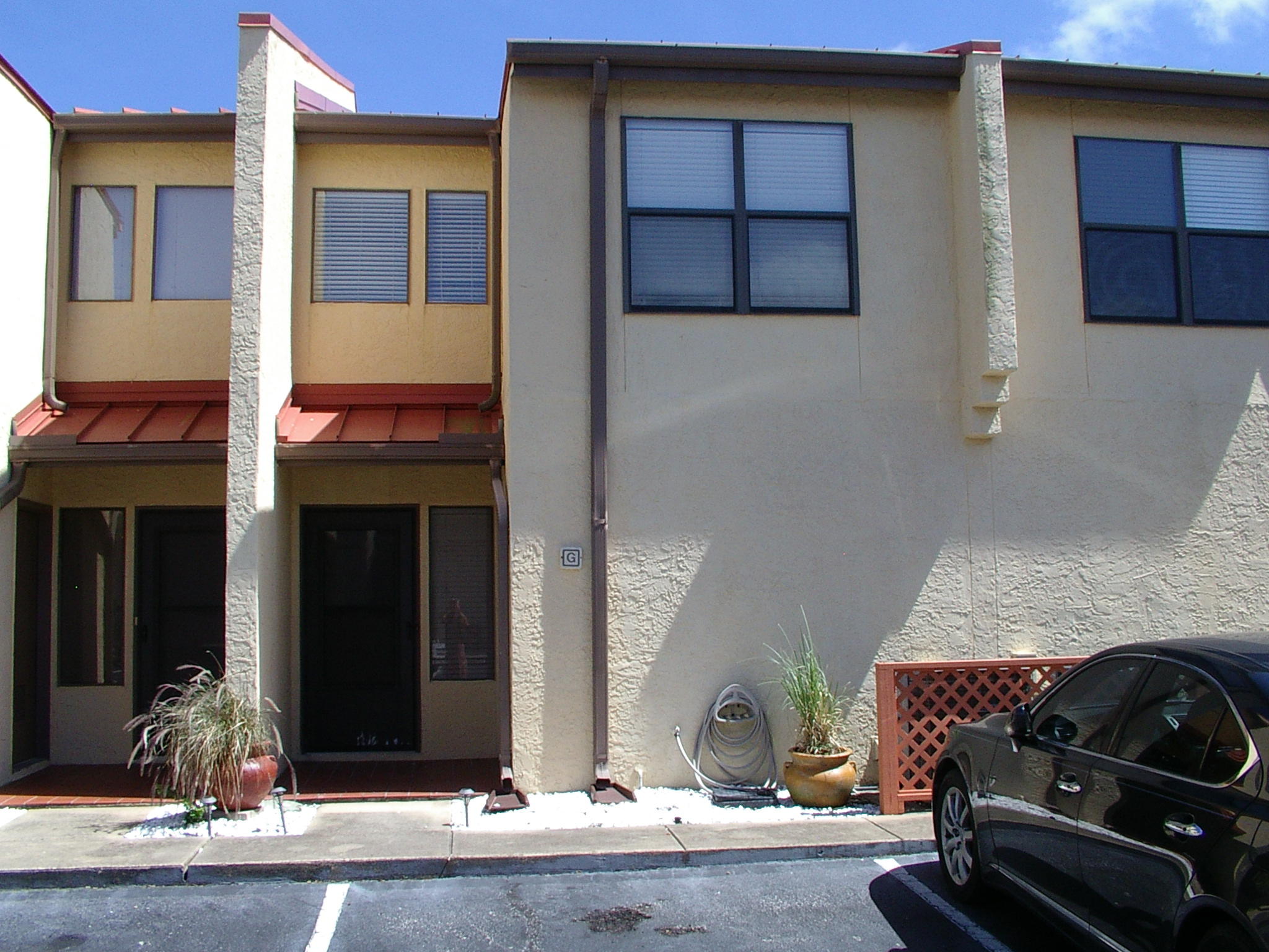 Pointe South Twnhms - Residential