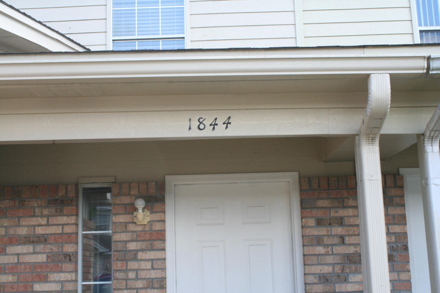 Has been a great rental, or could be your first home. Convenient location between both bases. All bedrooms are located upstairs. Half bathroom downstairs. Open kitchen and living area. Freshly painted.