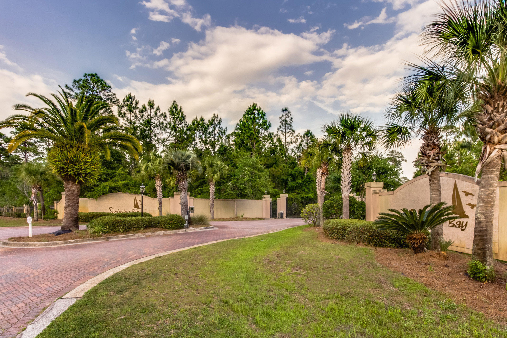 SECLUSION BAY - Land