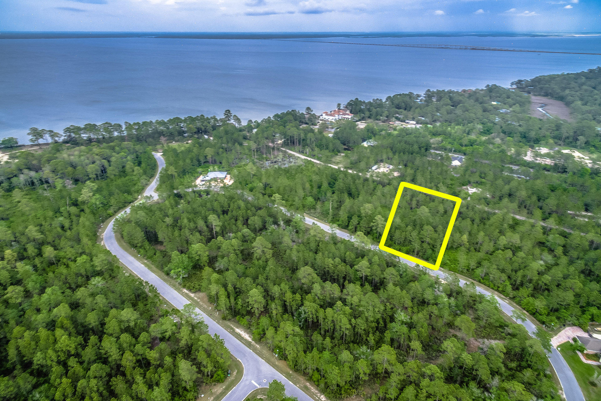 SECLUSION BAY - Land