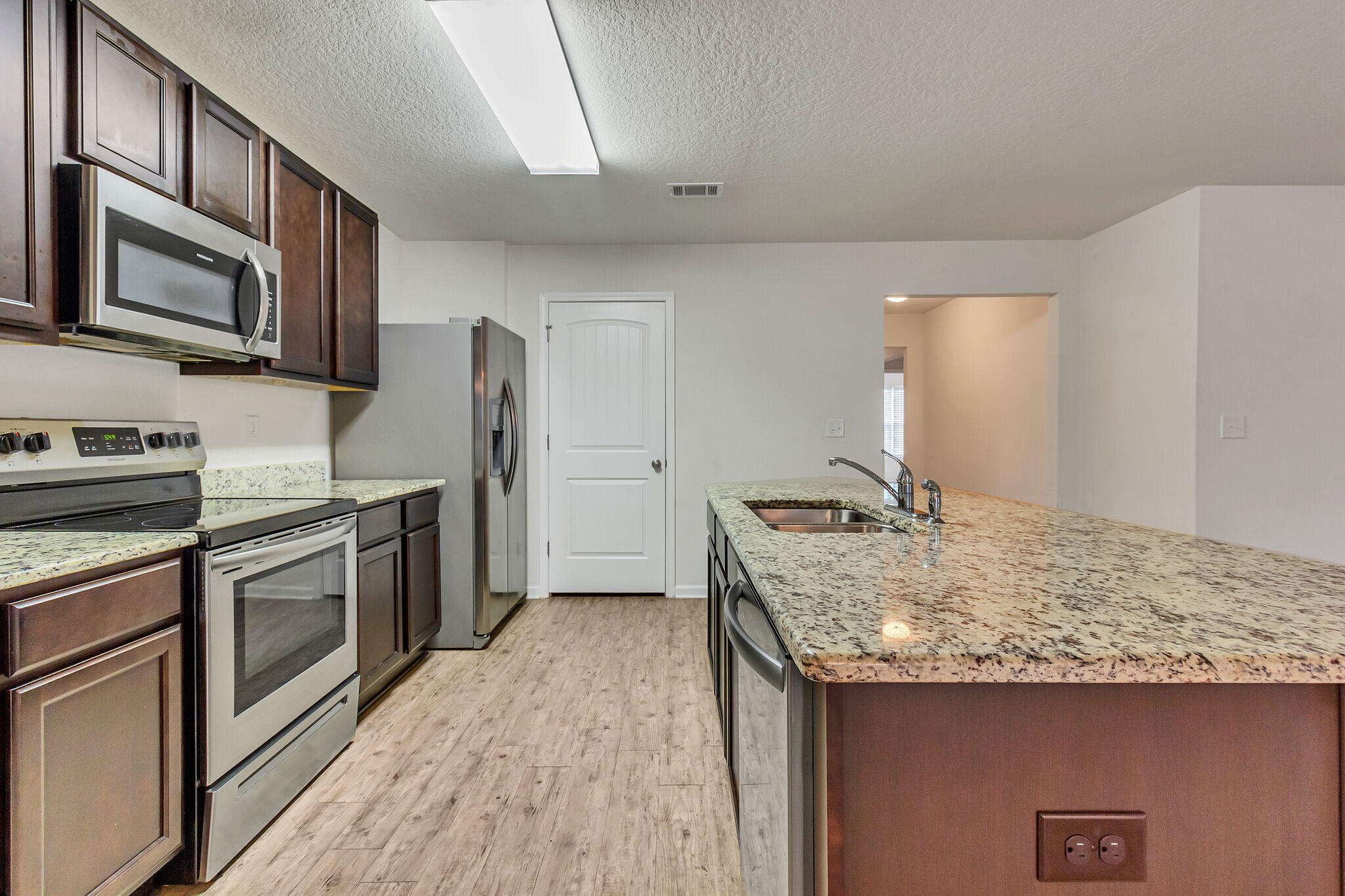 REDSTONE COMMONS - Residential Lease