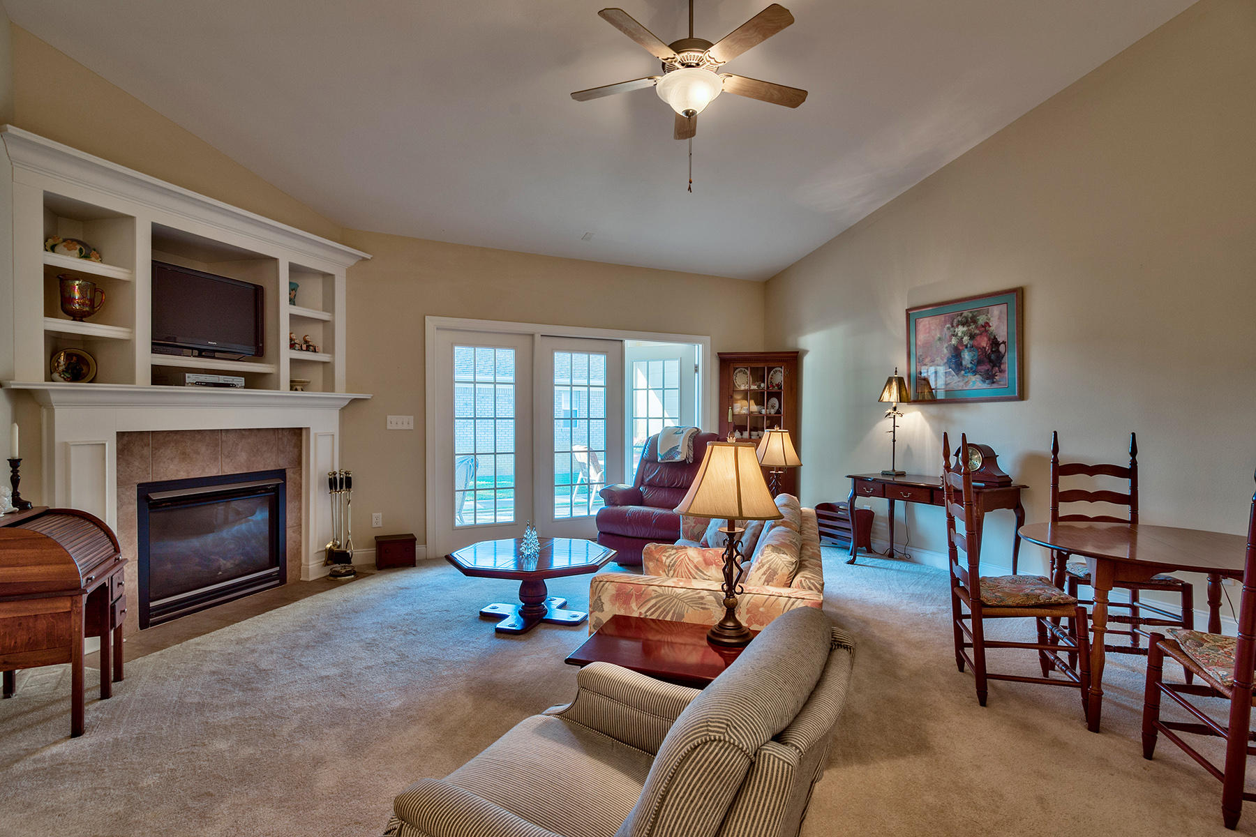 DIAMOND LAKES - Residential