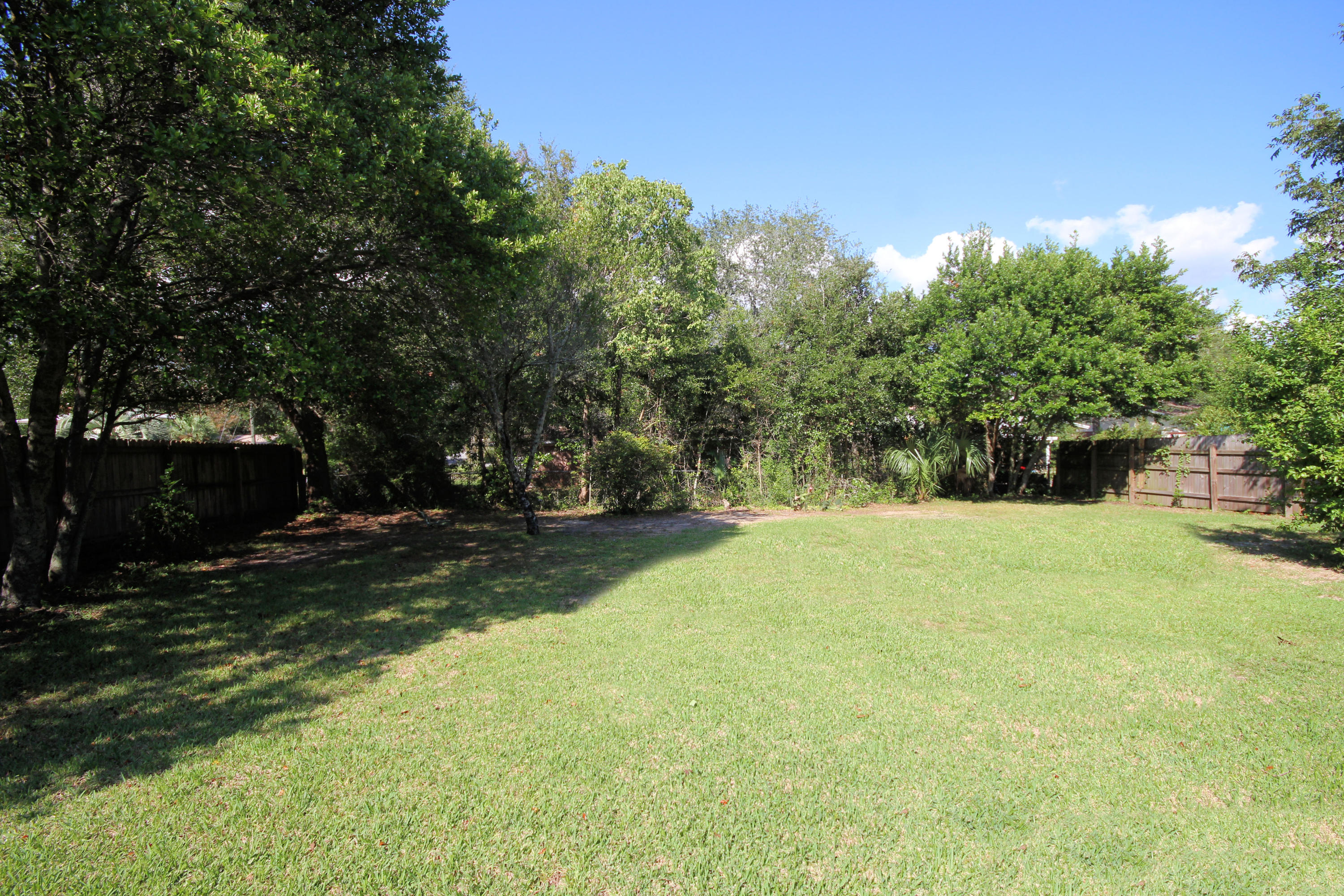 SUNSET BEACH S/D W1/2 OF LOTS 1-3 BLK F - Residential