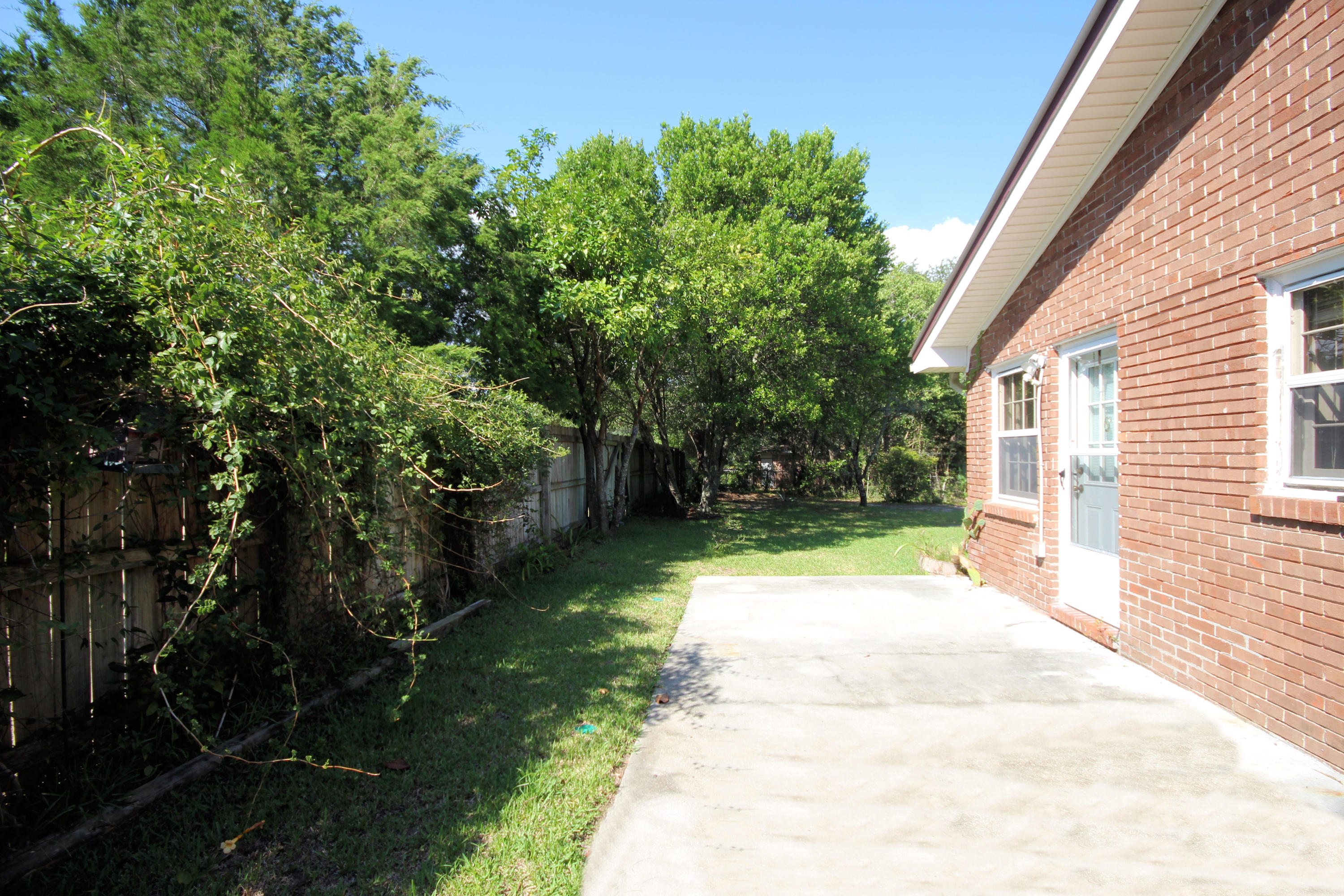 SUNSET BEACH S/D W1/2 OF LOTS 1-3 BLK F - Residential