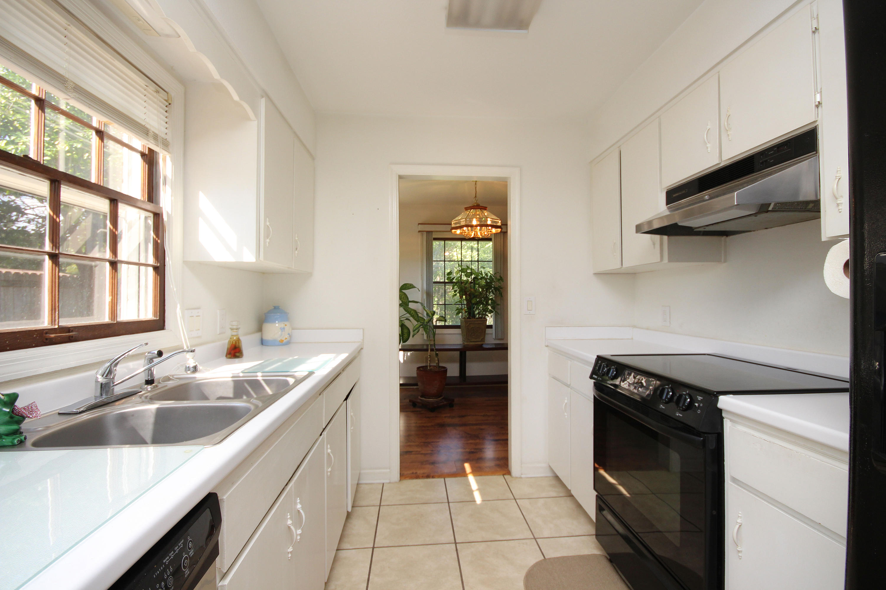 SUNSET BEACH S/D W1/2 OF LOTS 1-3 BLK F - Residential