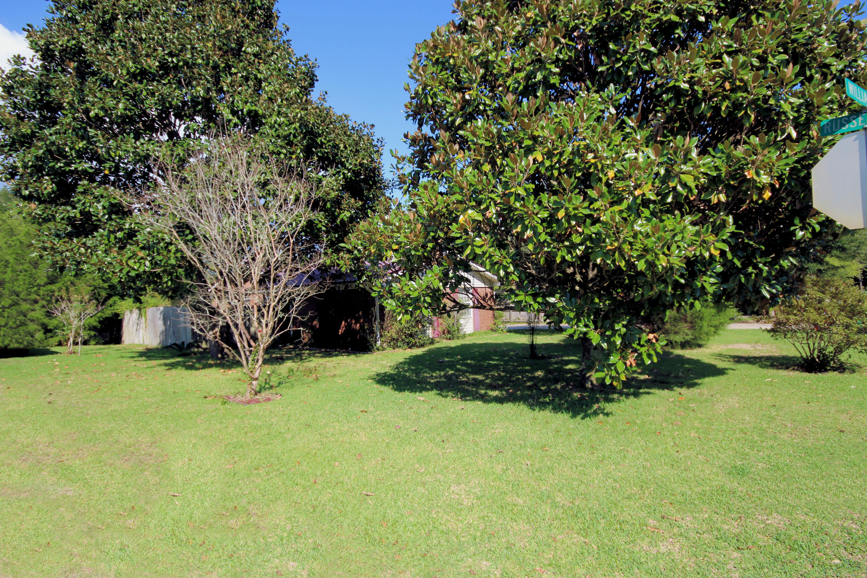 SUNSET BEACH S/D W1/2 OF LOTS 1-3 BLK F - Residential