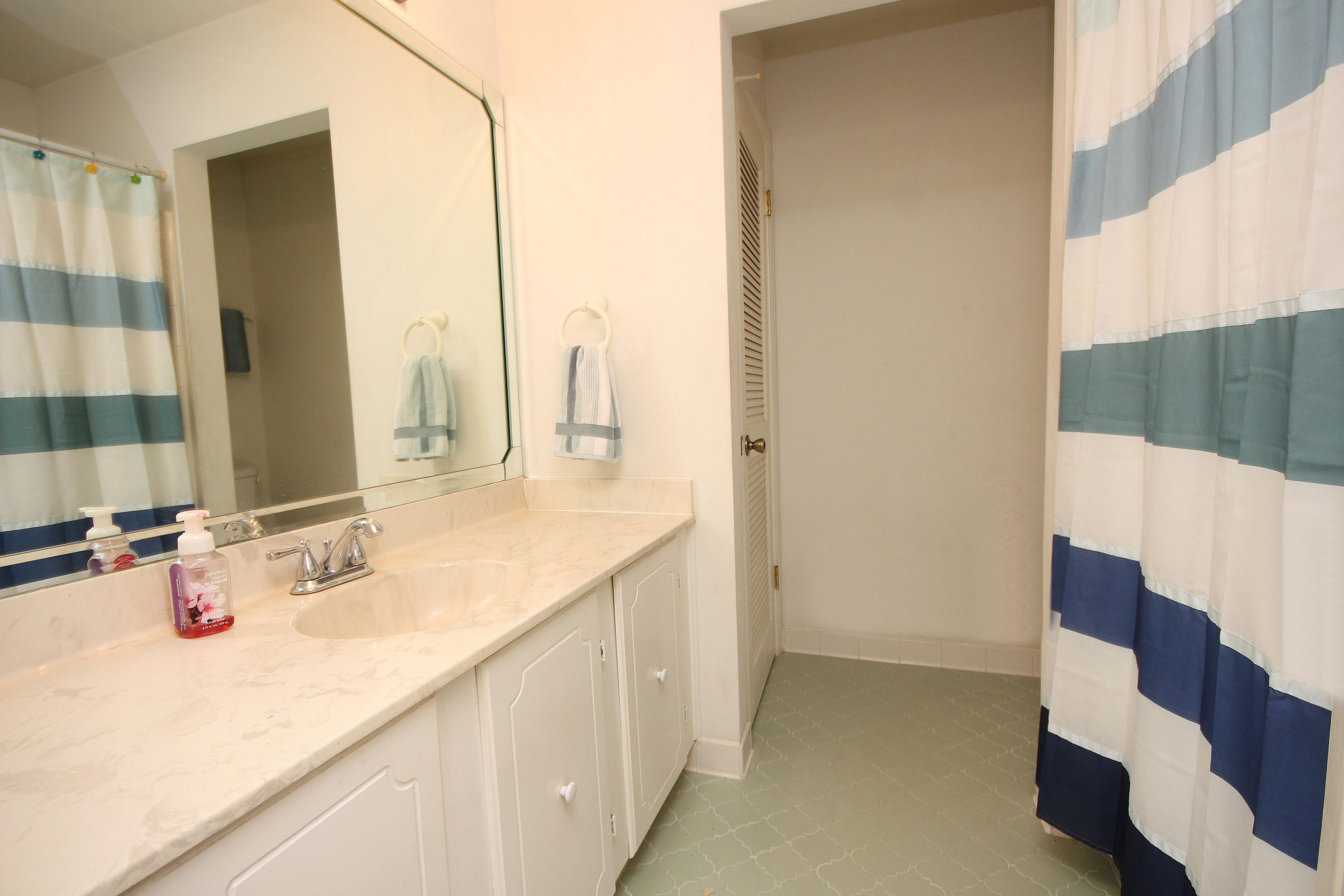 SUNSET BEACH S/D W1/2 OF LOTS 1-3 BLK F - Residential