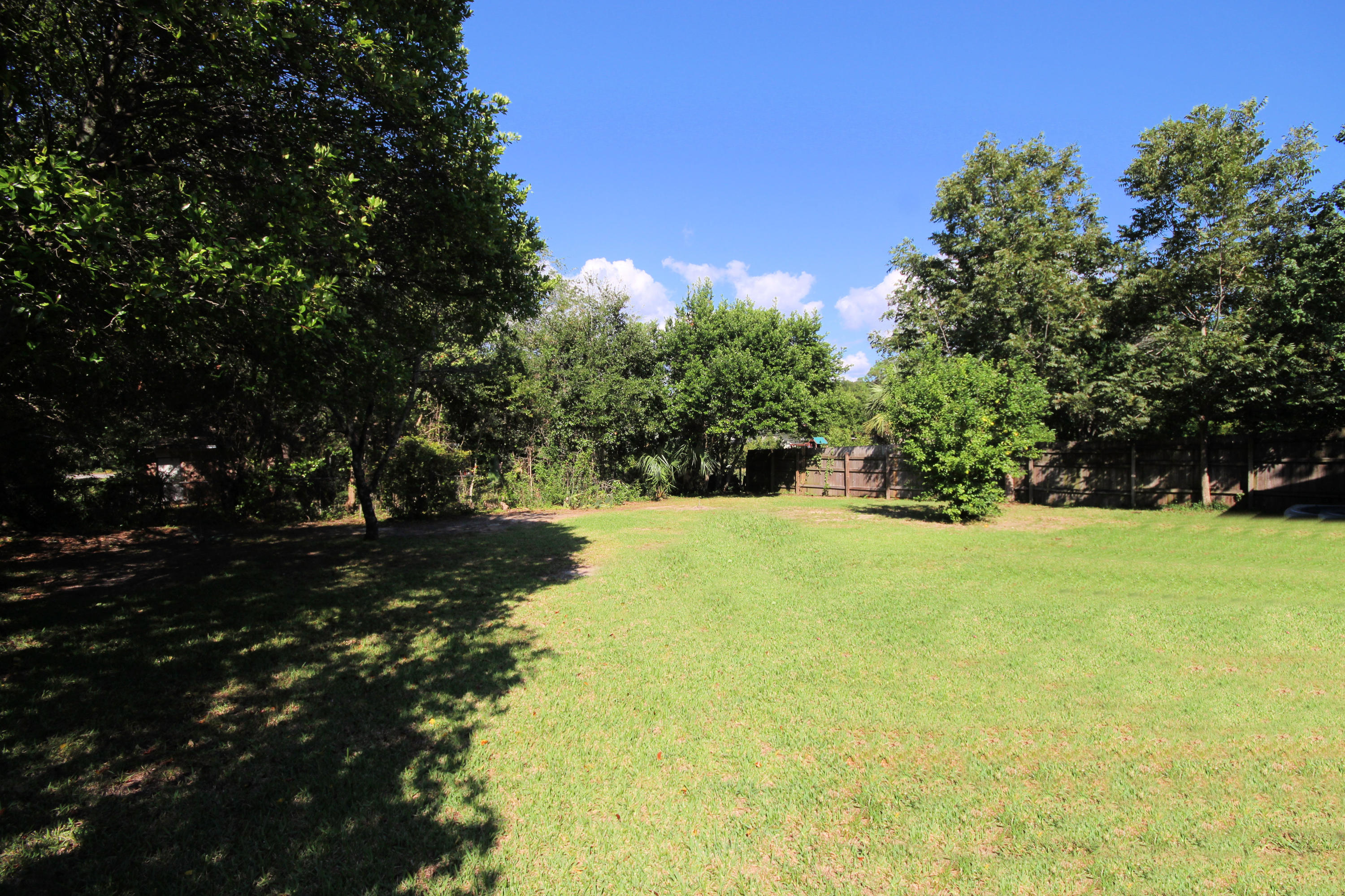 SUNSET BEACH S/D W1/2 OF LOTS 1-3 BLK F - Residential