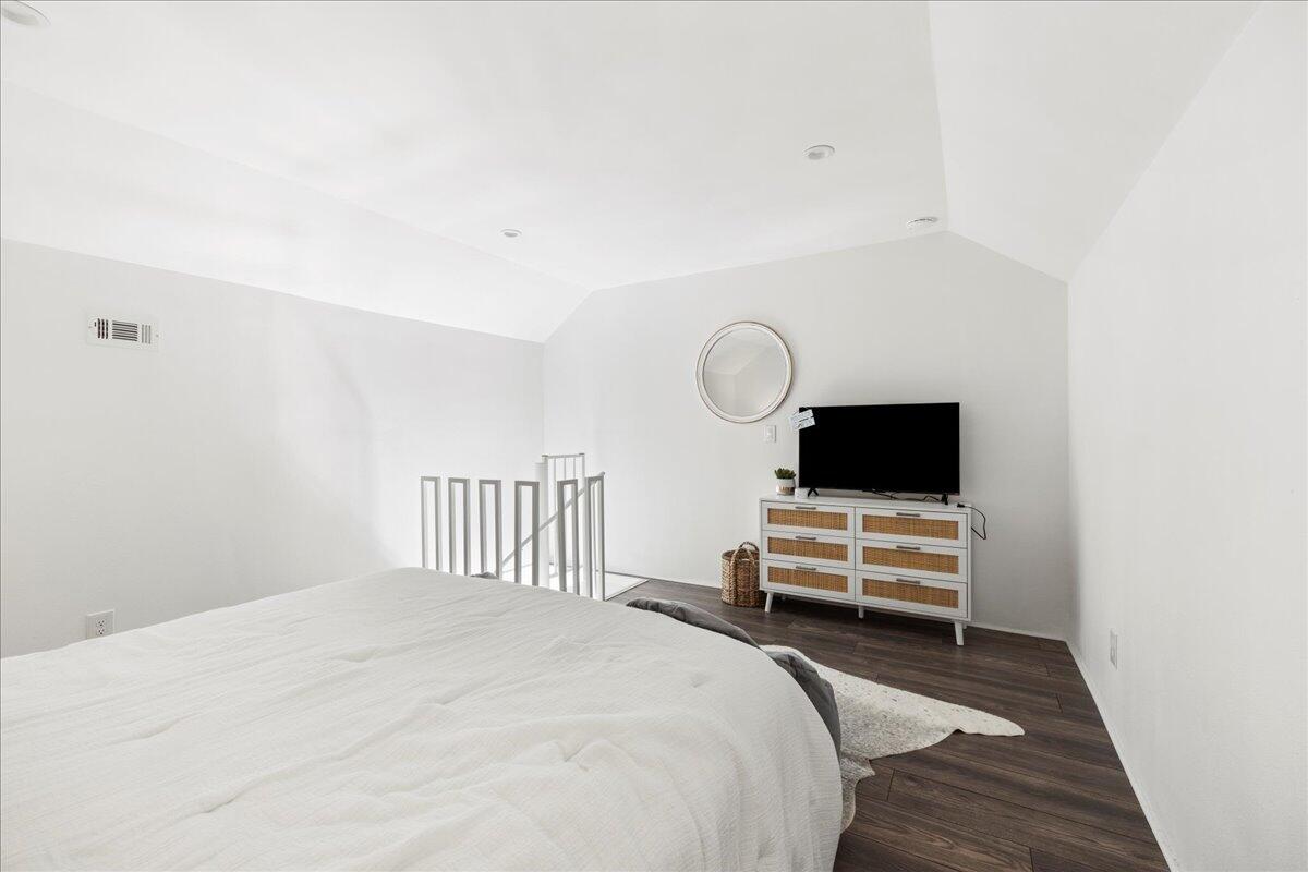 JOURNEYS END CONDO - Residential