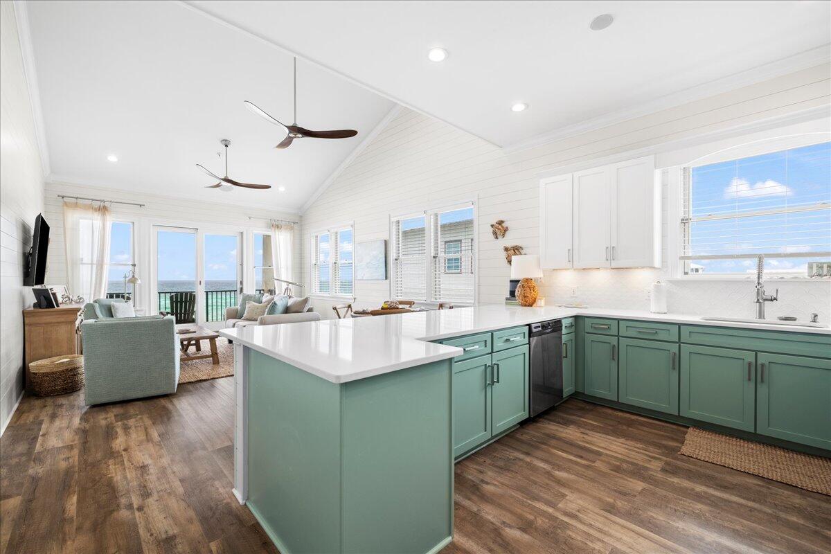 JOURNEYS END CONDO - Residential