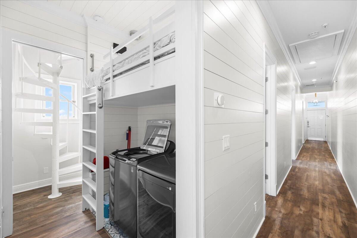 JOURNEYS END CONDO - Residential