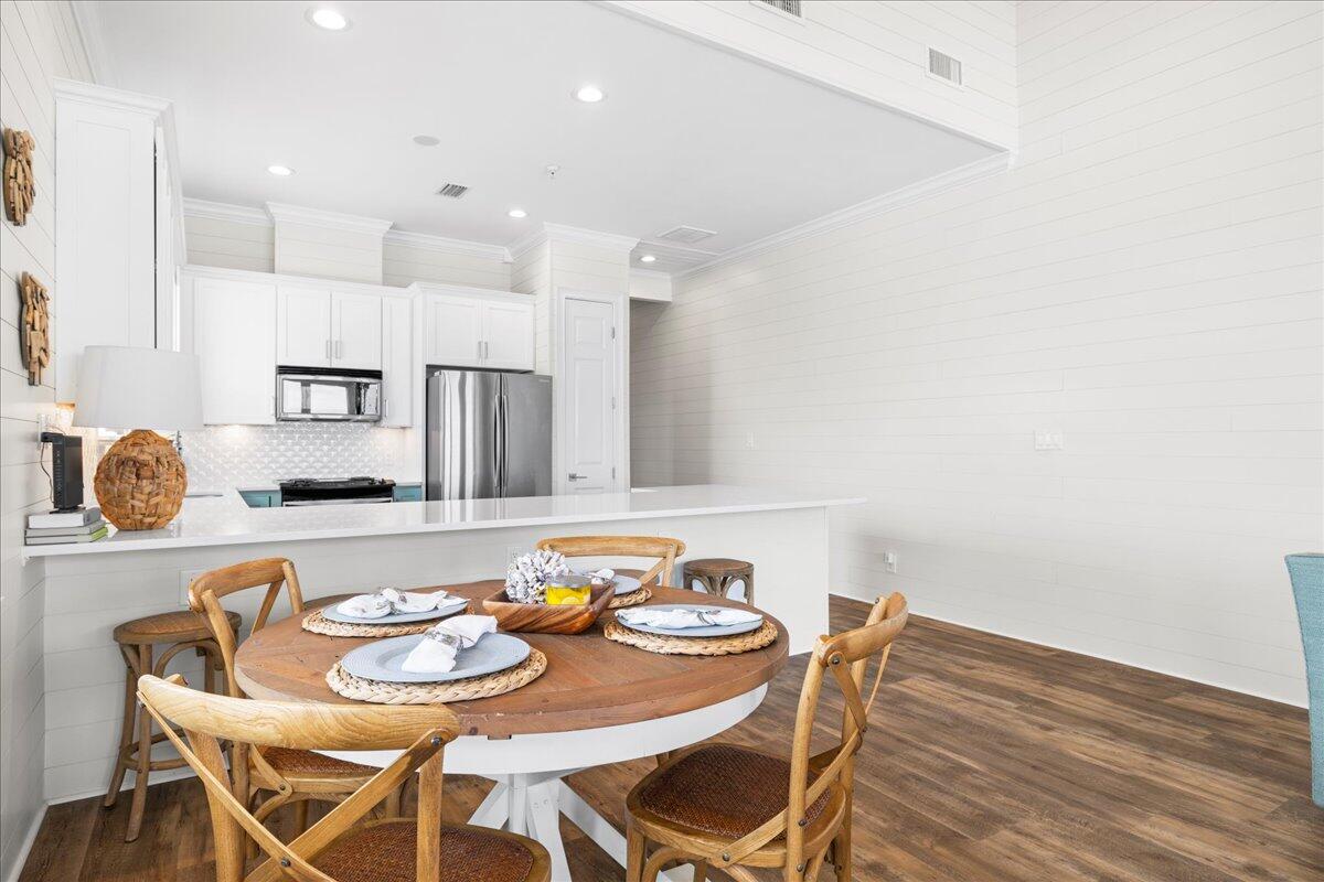 JOURNEYS END CONDO - Residential