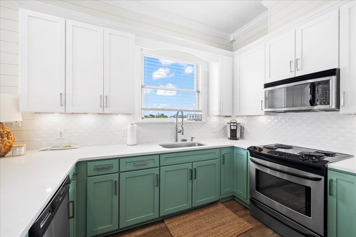 JOURNEYS END CONDO - Residential