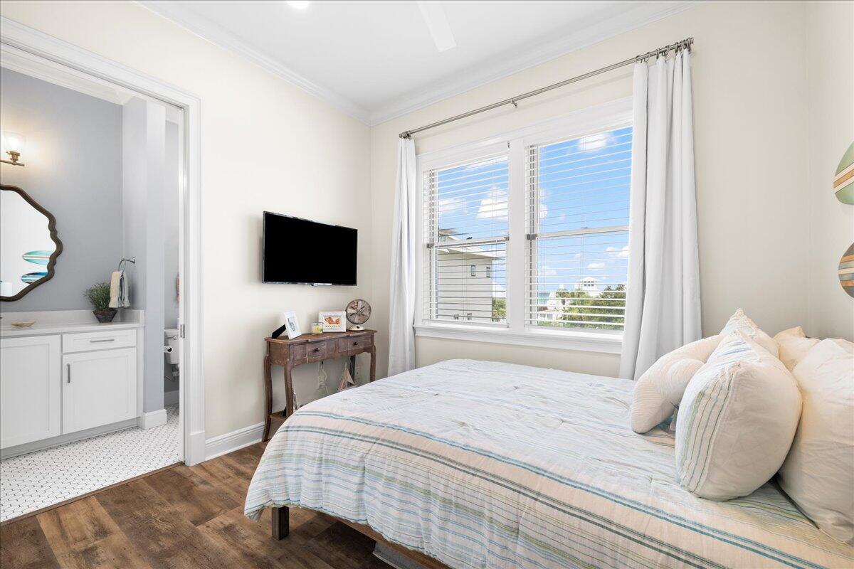 JOURNEYS END CONDO - Residential