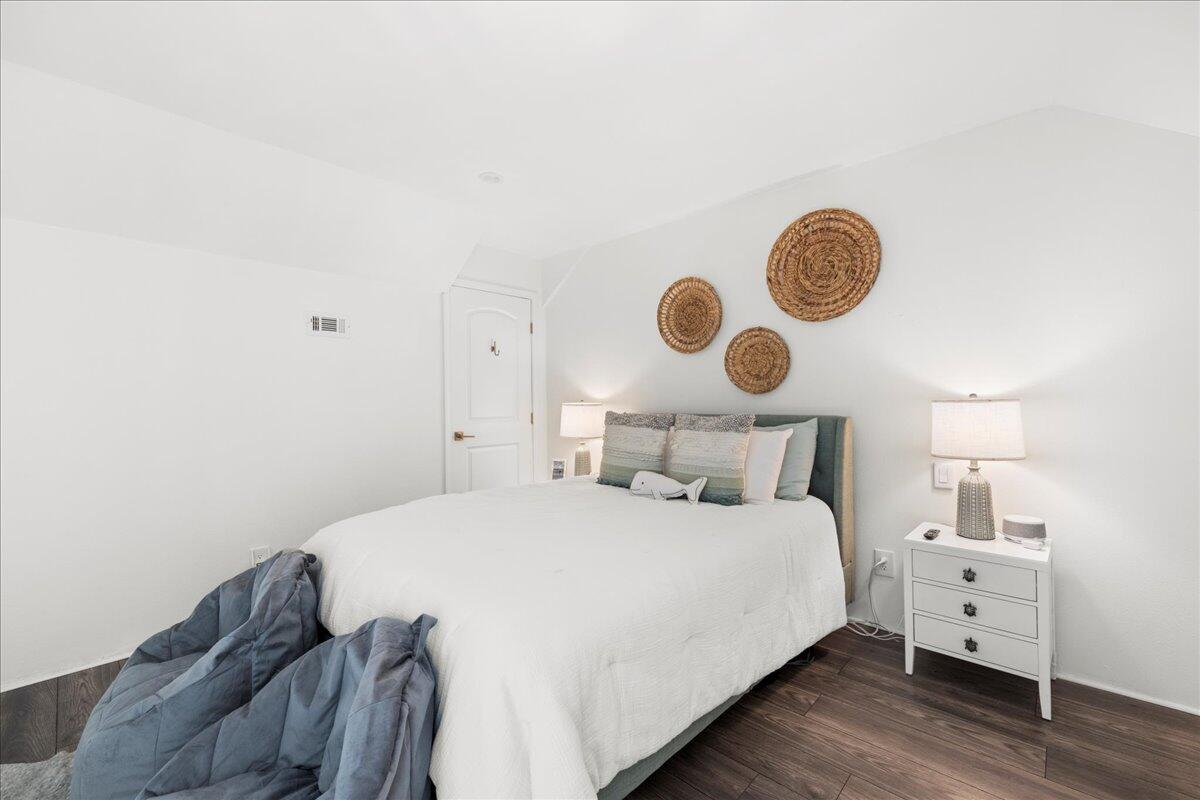 JOURNEYS END CONDO - Residential