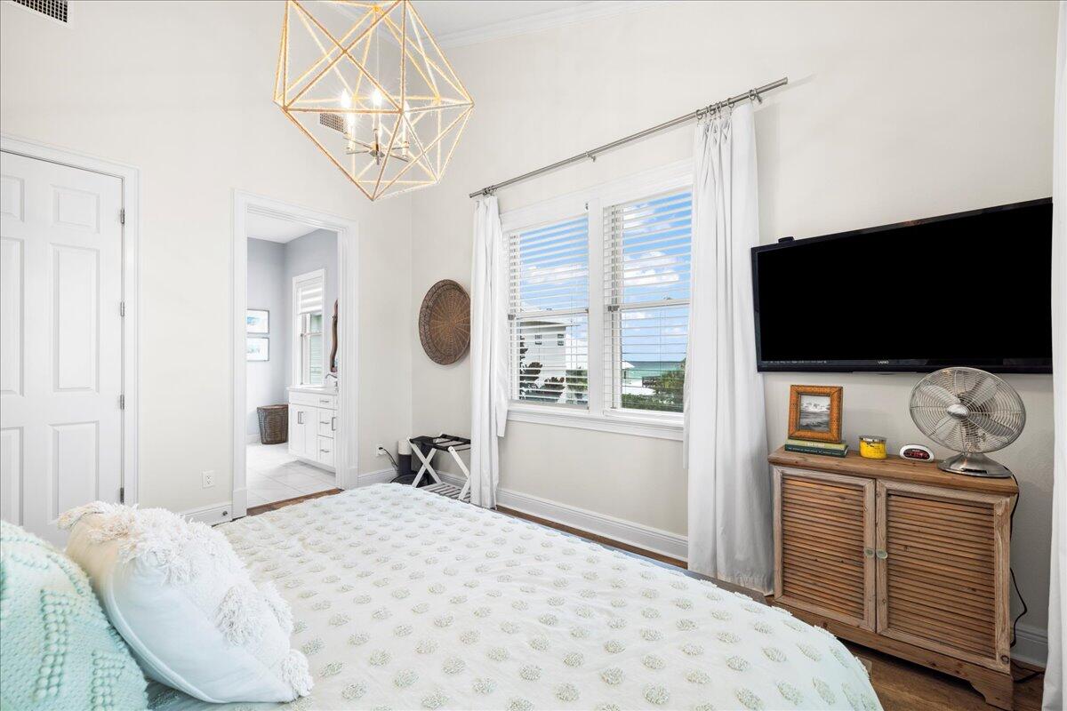 JOURNEYS END CONDO - Residential