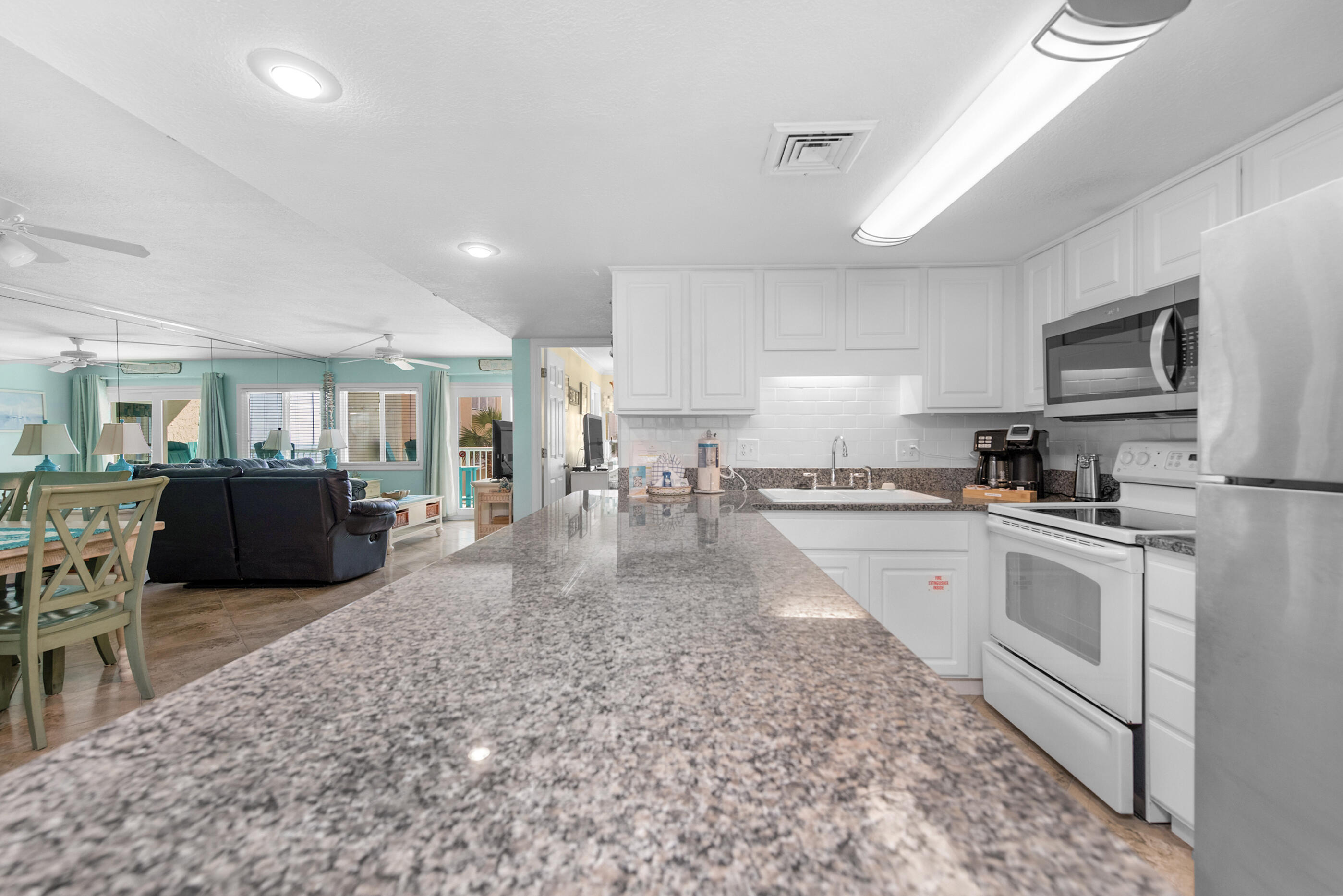 HOLIDAY SURF & RACQUET CLUB - Residential