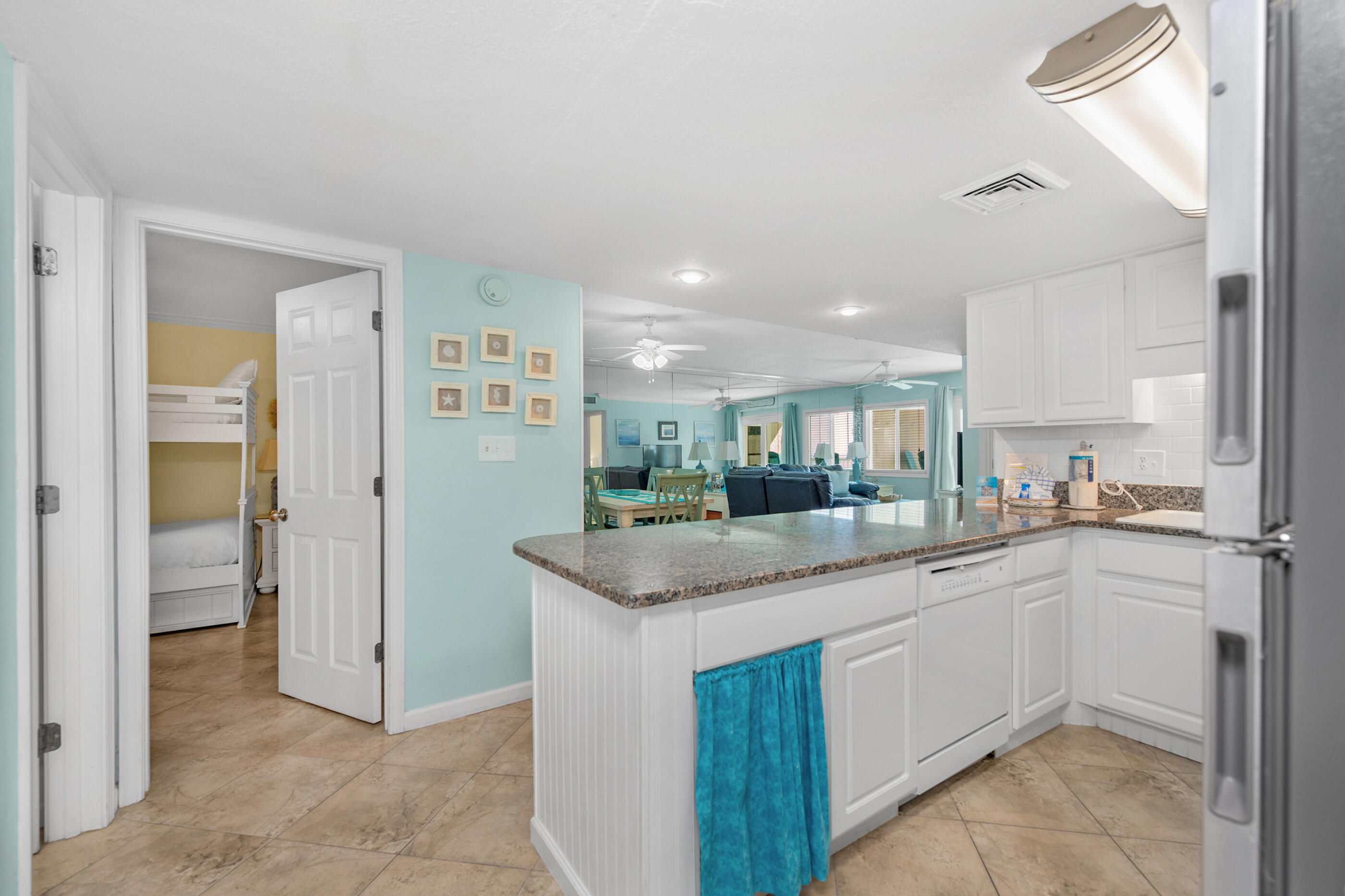 HOLIDAY SURF & RACQUET CLUB - Residential