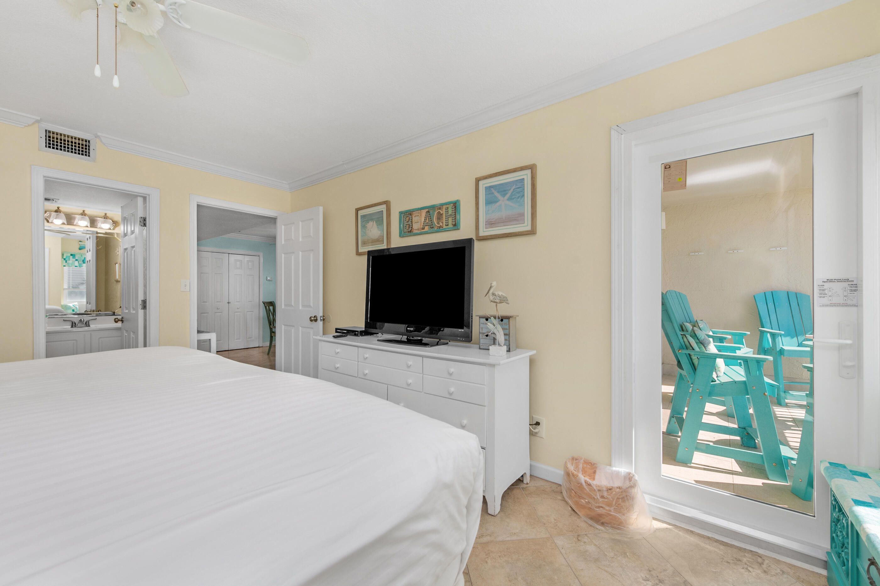 HOLIDAY SURF & RACQUET CLUB - Residential