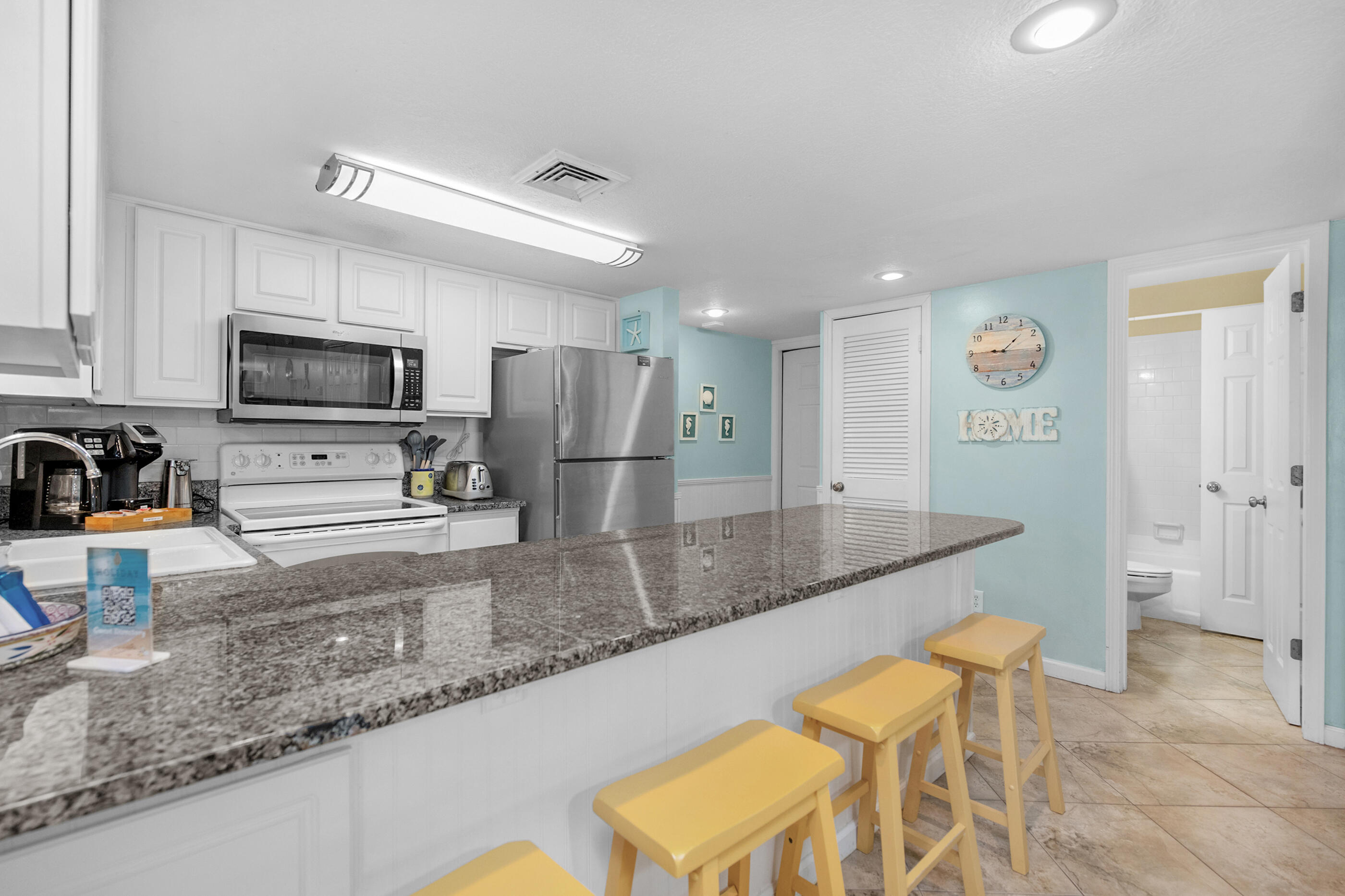 HOLIDAY SURF & RACQUET CLUB - Residential