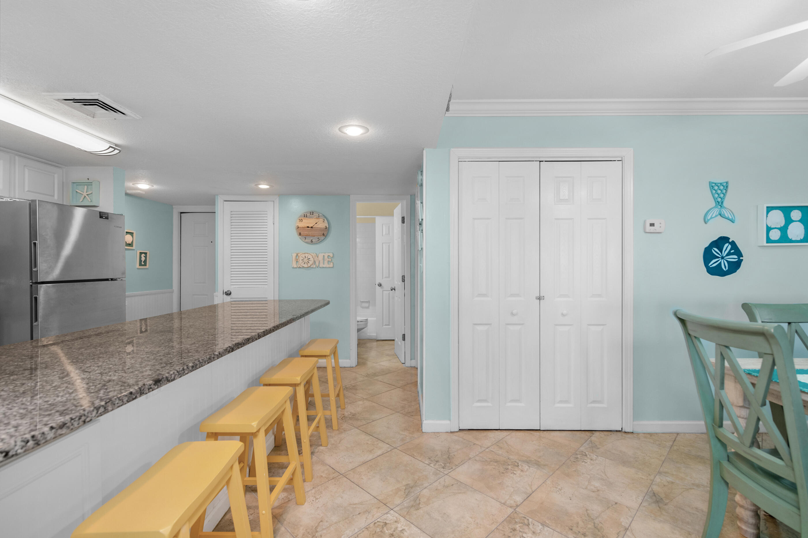 HOLIDAY SURF & RACQUET CLUB - Residential