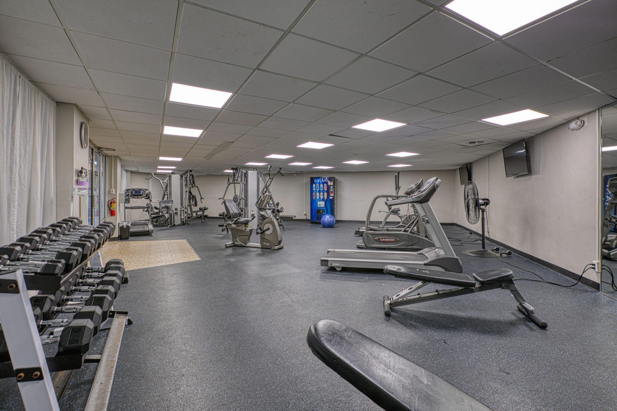 HOLIDAY SURF & RACQUET CLUB - Residential