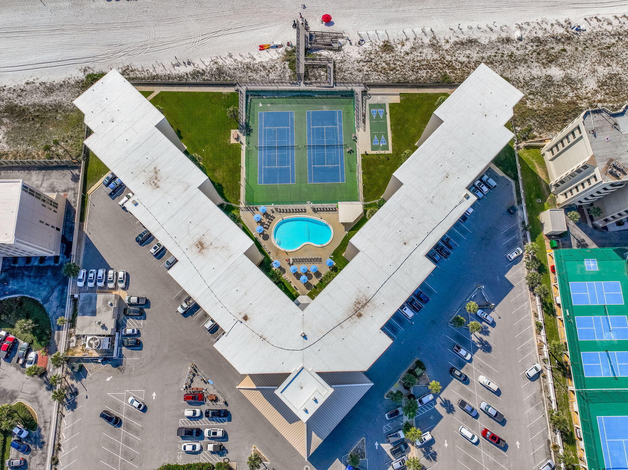 HOLIDAY SURF & RACQUET CLUB - Residential