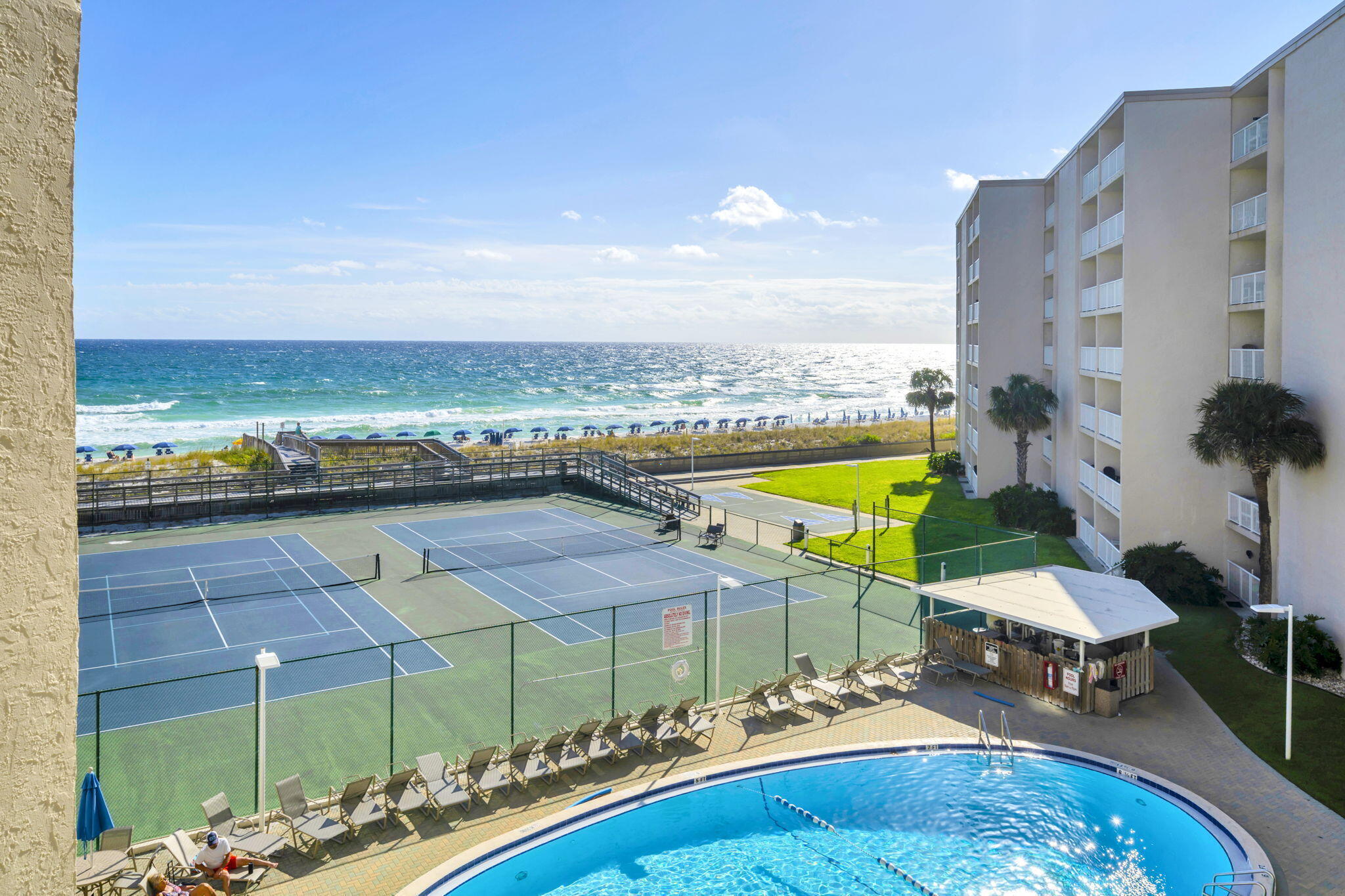 HOLIDAY SURF & RACQUET CLUB - Residential