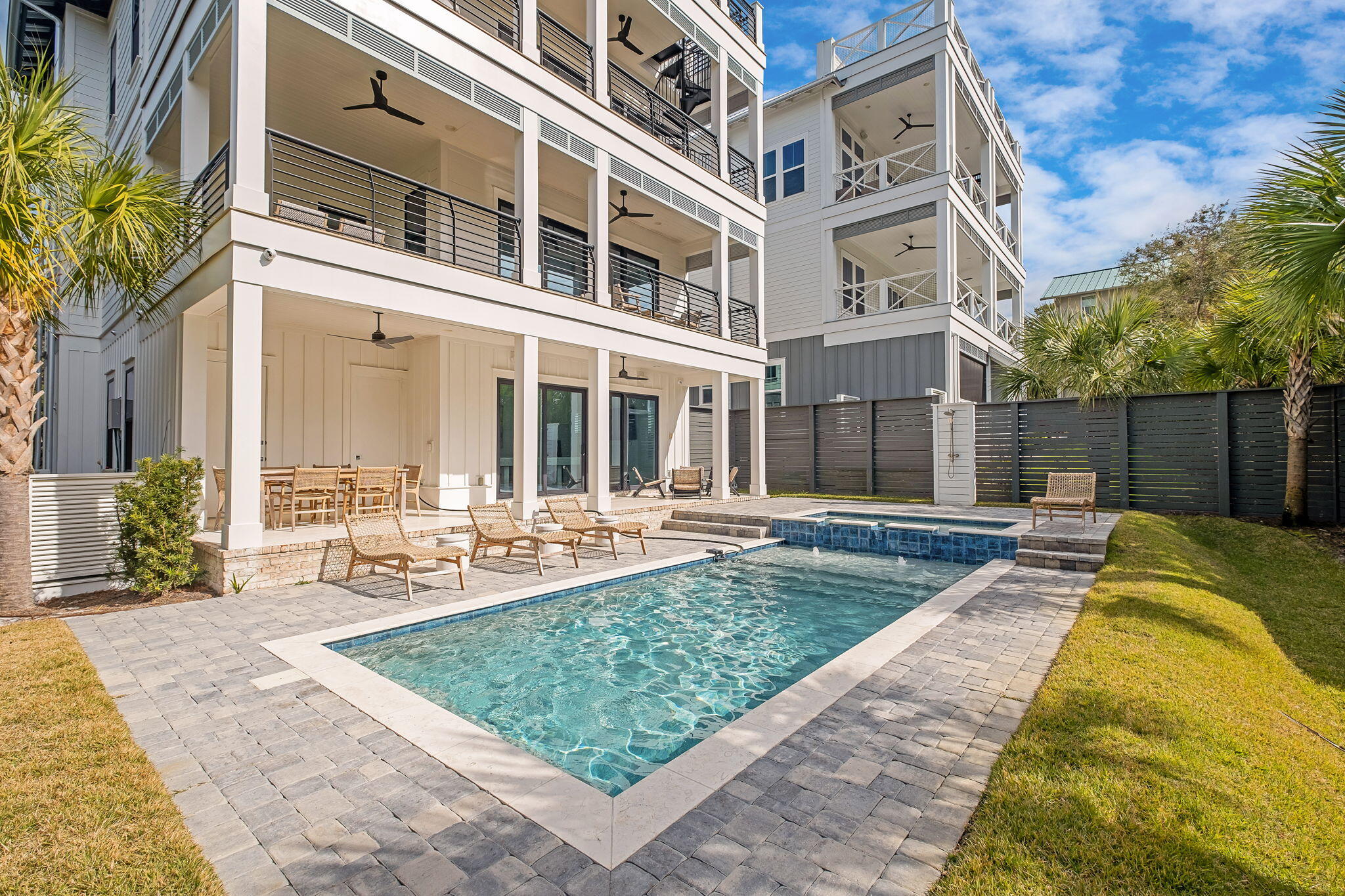 BEACH HIGHLAND - Residential