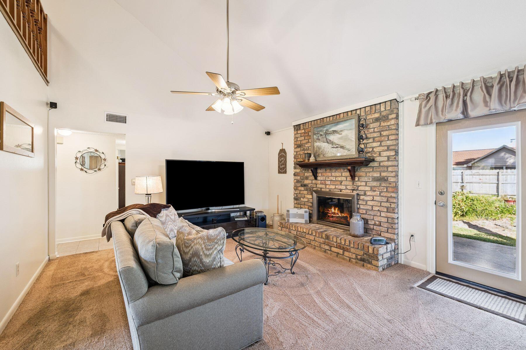 MARY ESTHER MANOR - Residential