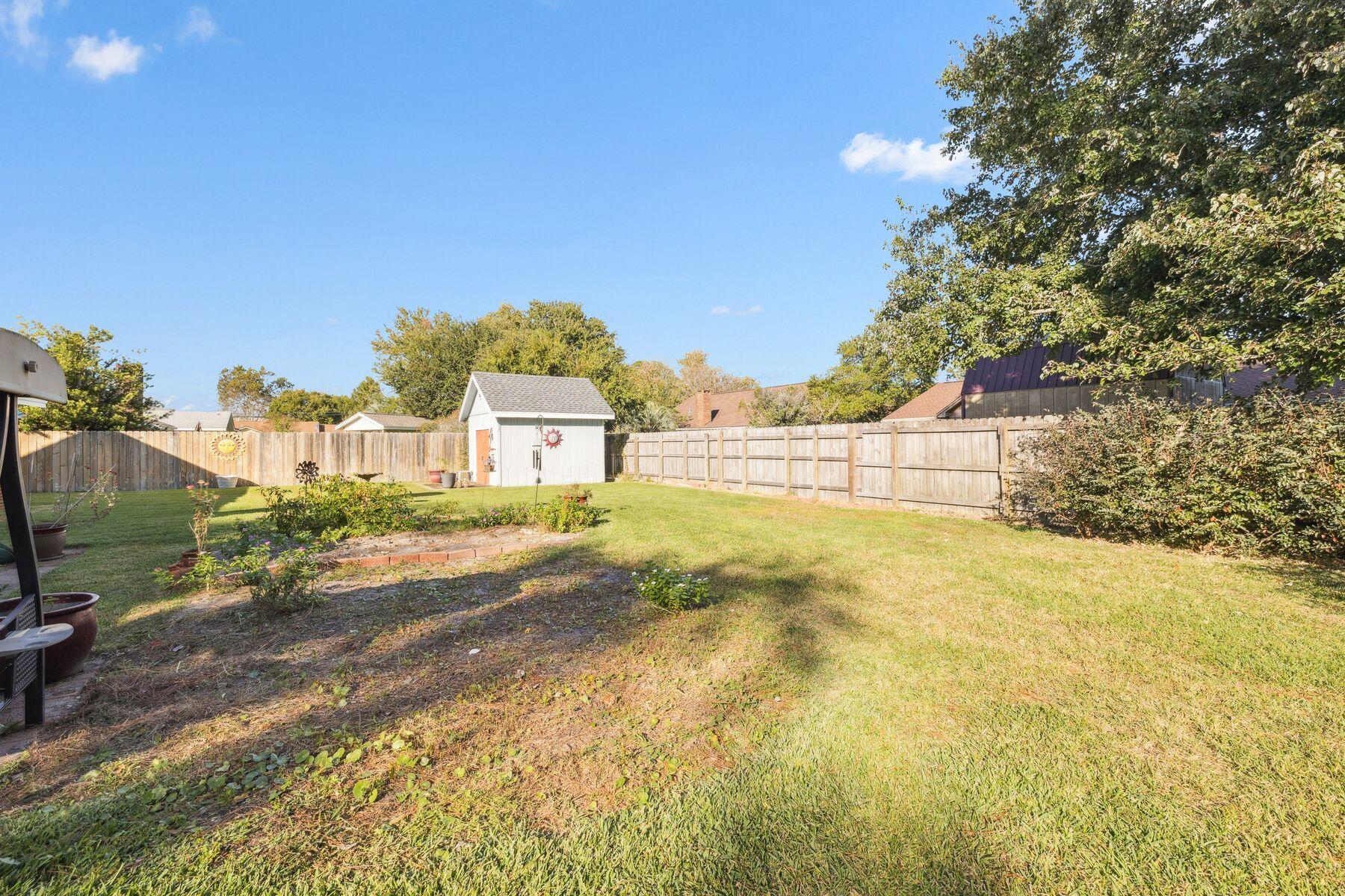 MARY ESTHER MANOR - Residential
